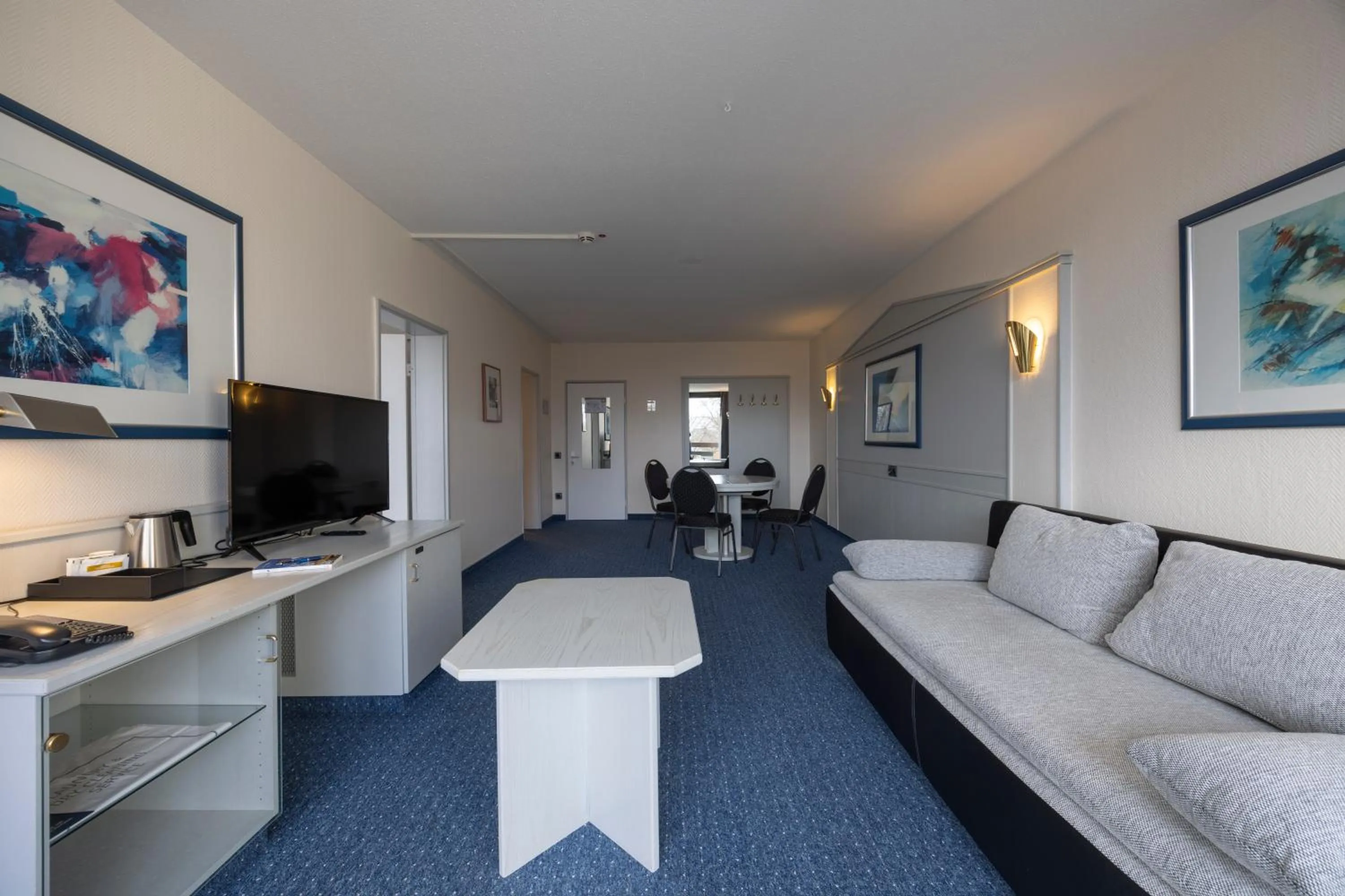 TV and multimedia in Fletcher Hotel-Restaurant Arnsberg-Sauerland