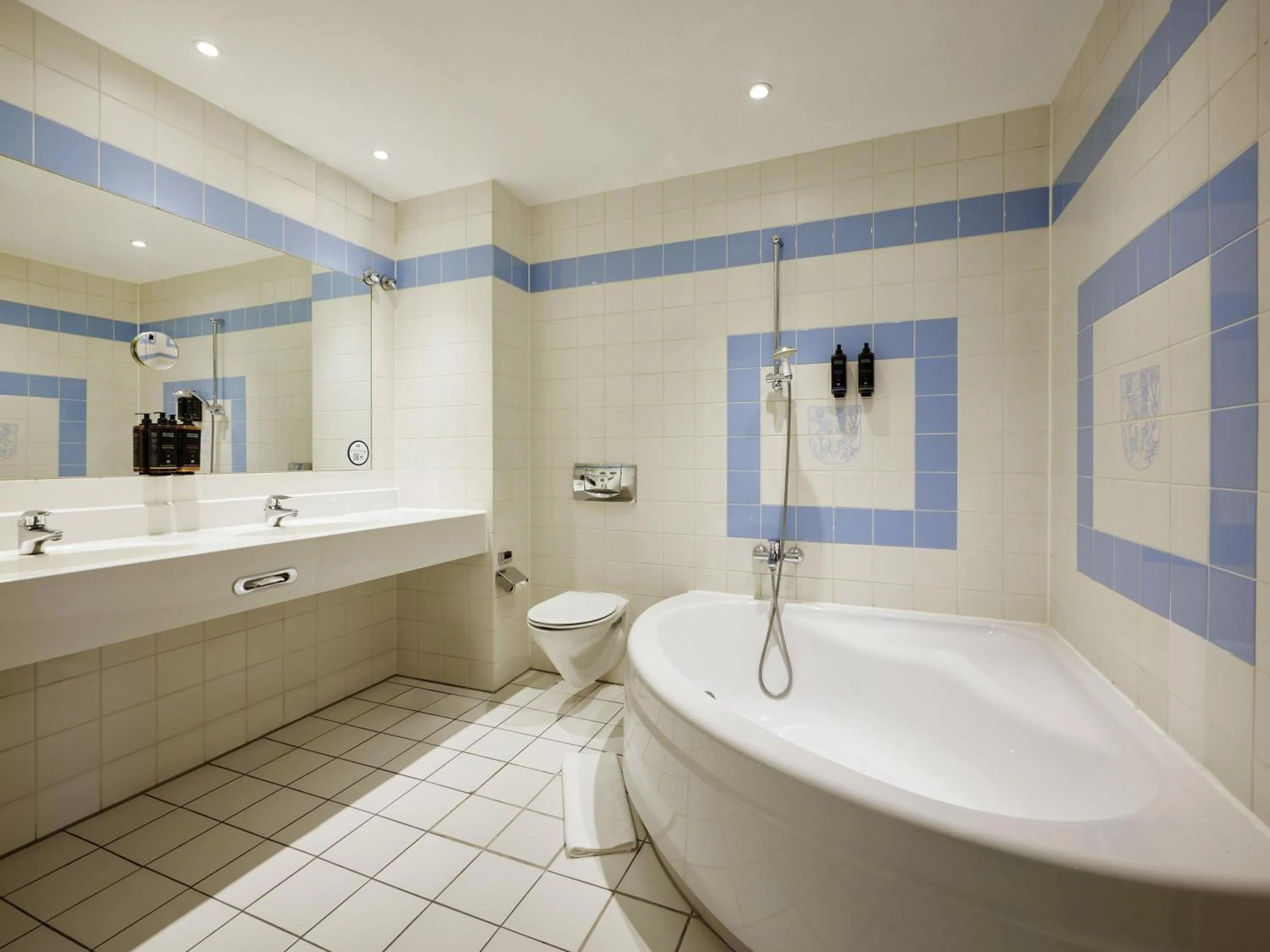 Bedroom in Mercure Hotel Düsseldorf City Center