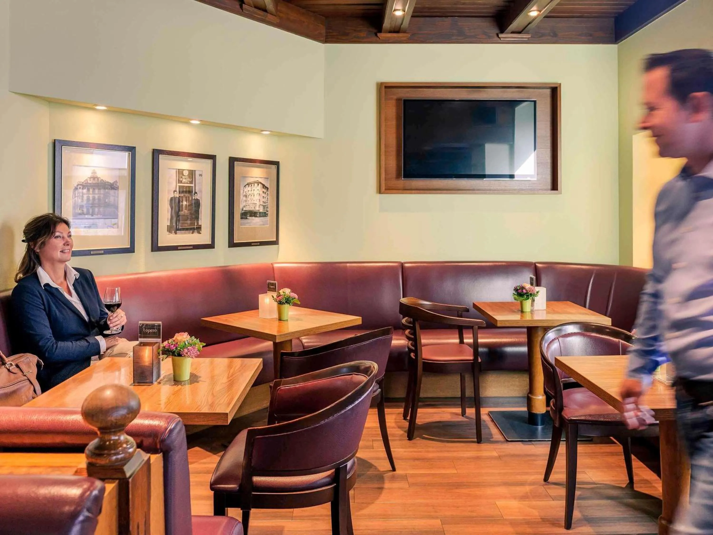 Lounge or bar in Mercure Hotel Düsseldorf City Center