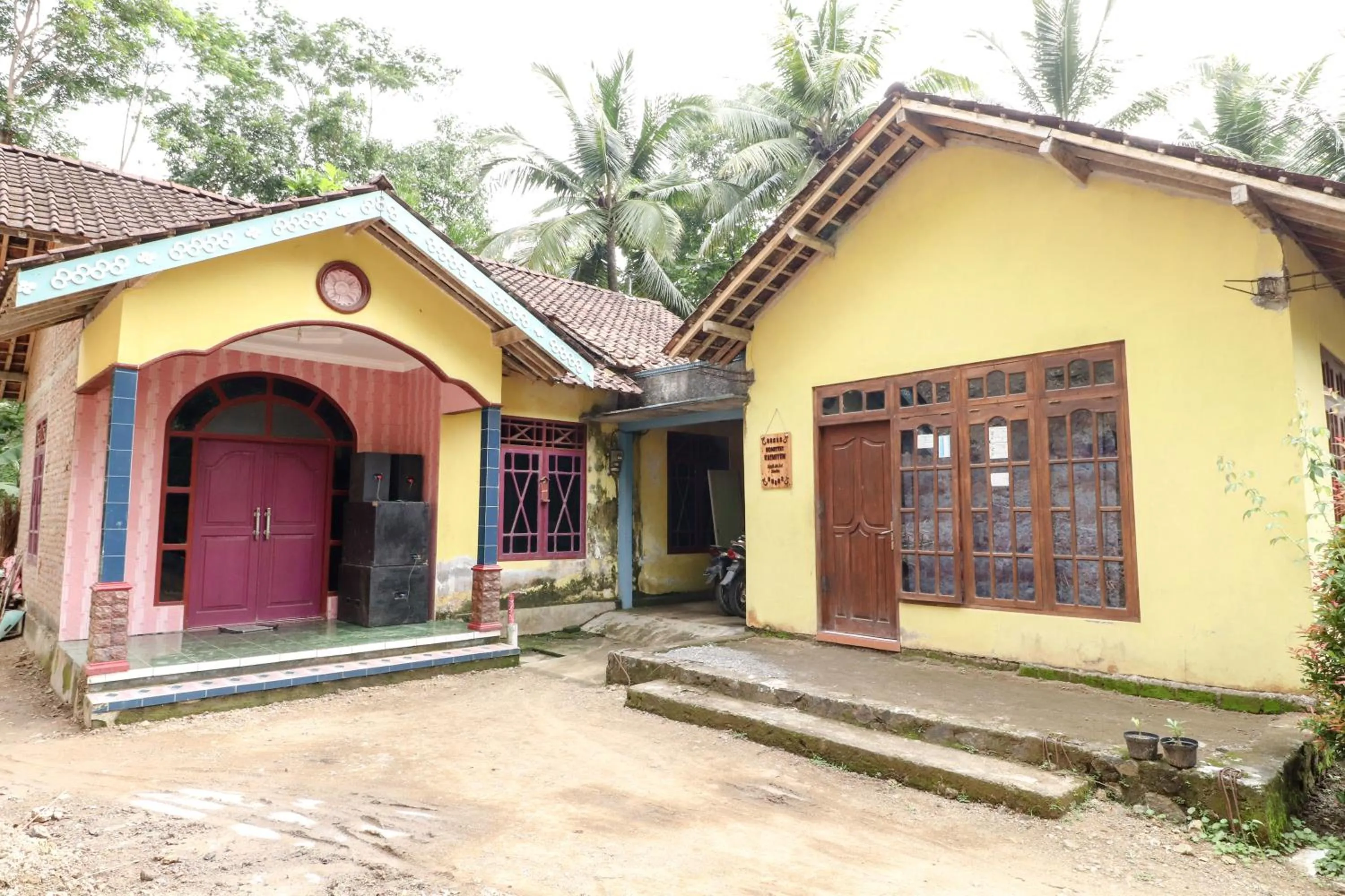 Facade/entrance in Kasmiyem Homestay