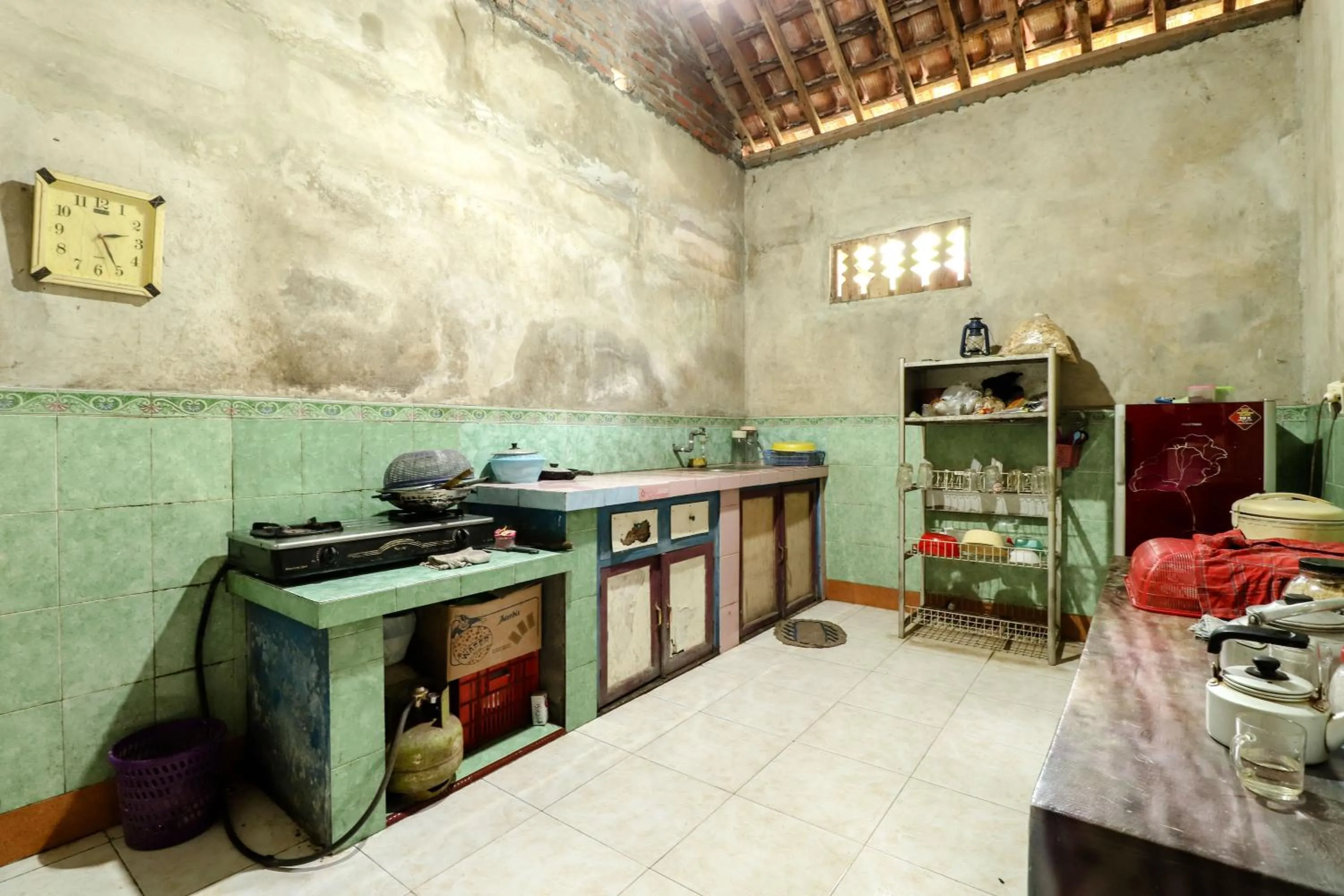Kitchen or kitchenette in Kasmiyem Homestay