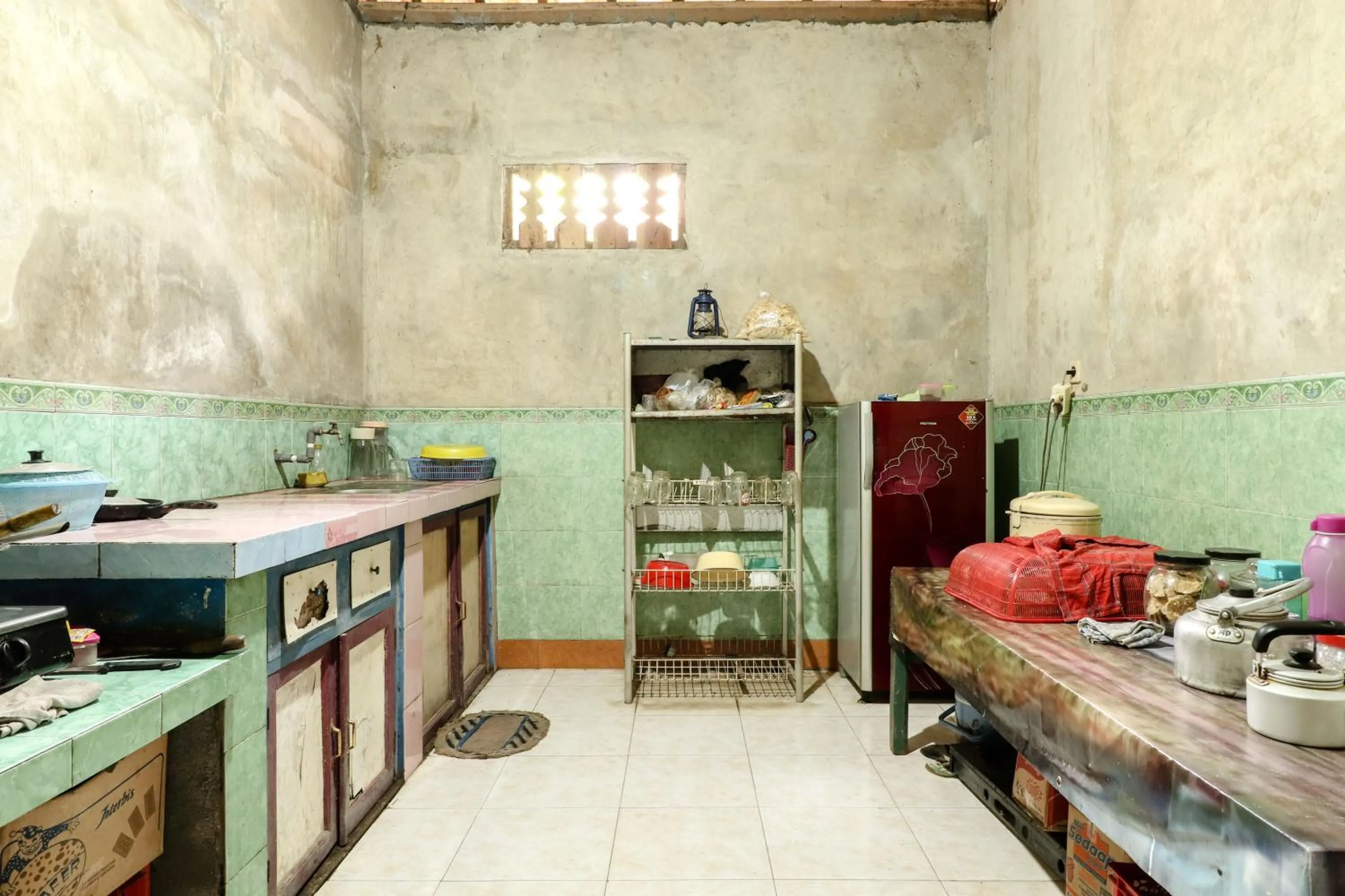 Kitchen or kitchenette in Kasmiyem Homestay