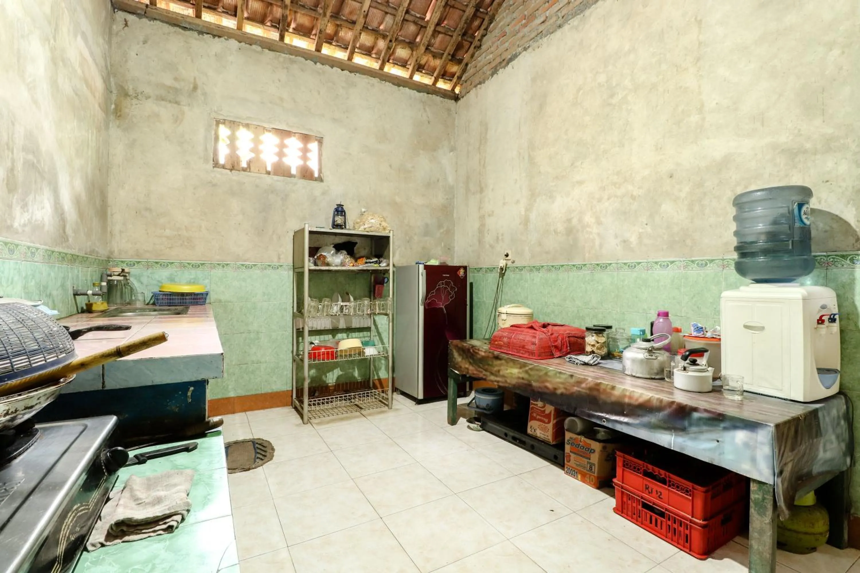 Kitchen or kitchenette in Kasmiyem Homestay