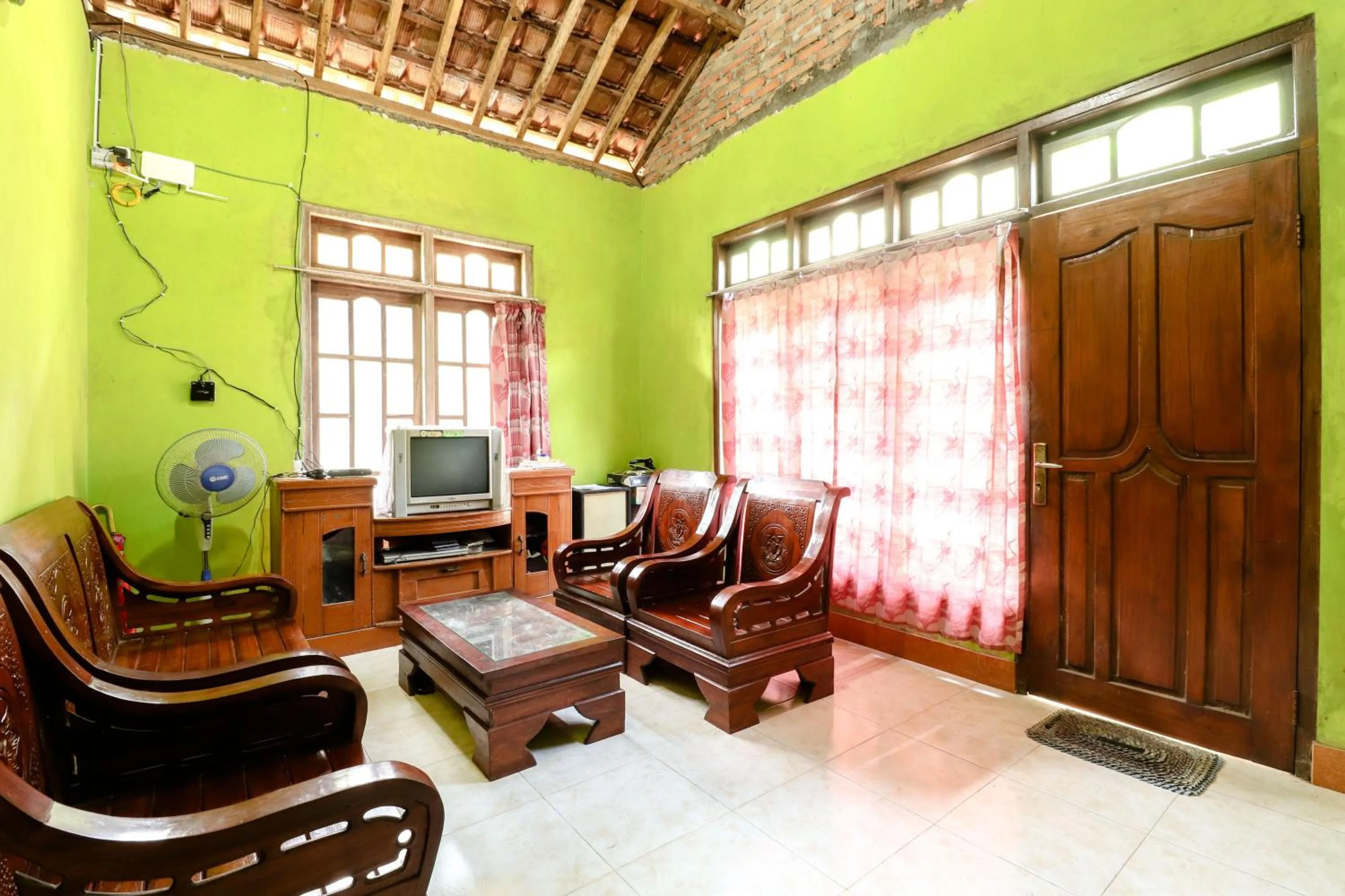 Seating area in Kasmiyem Homestay