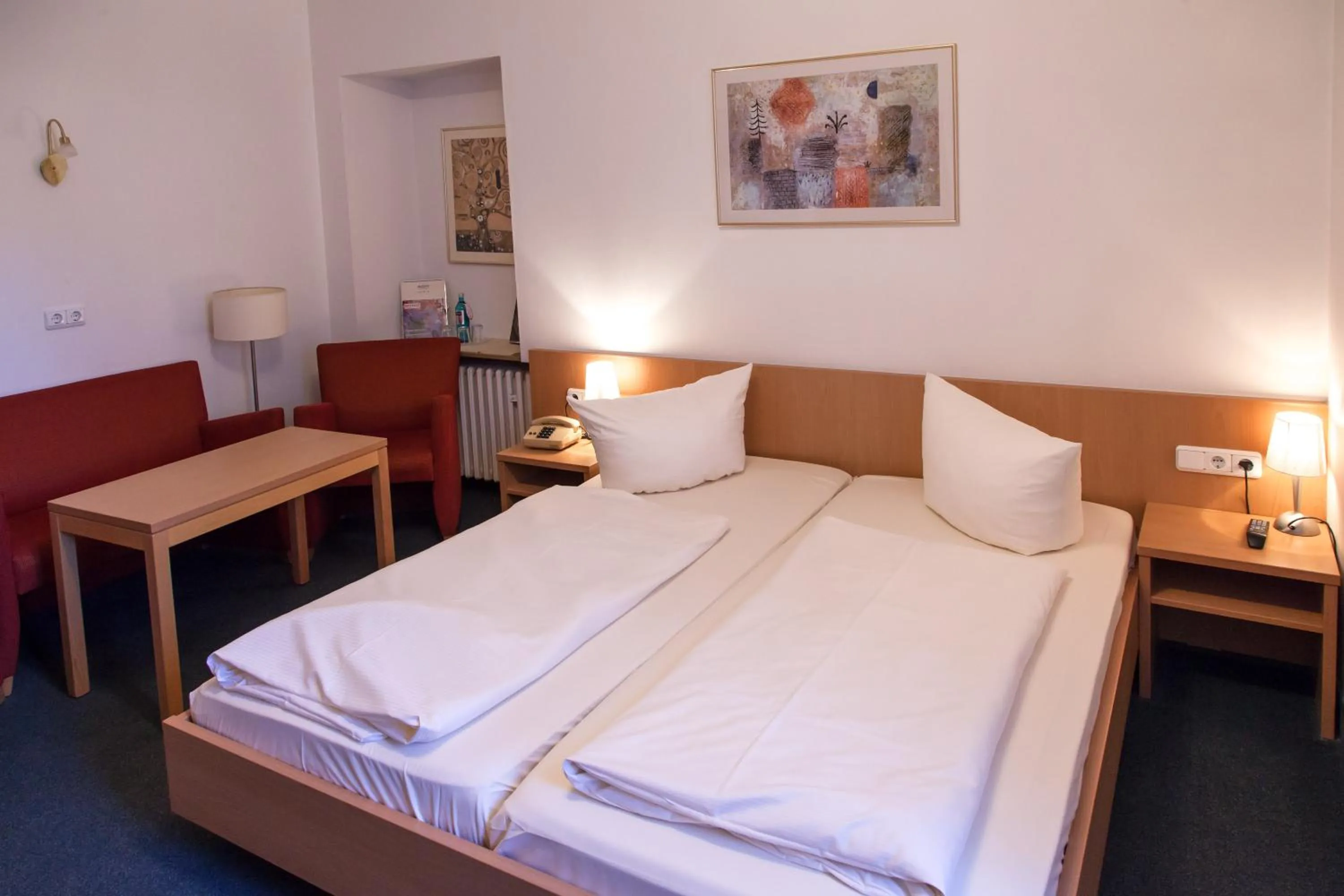 Living room, Bed in Akzent Hotel Schranne