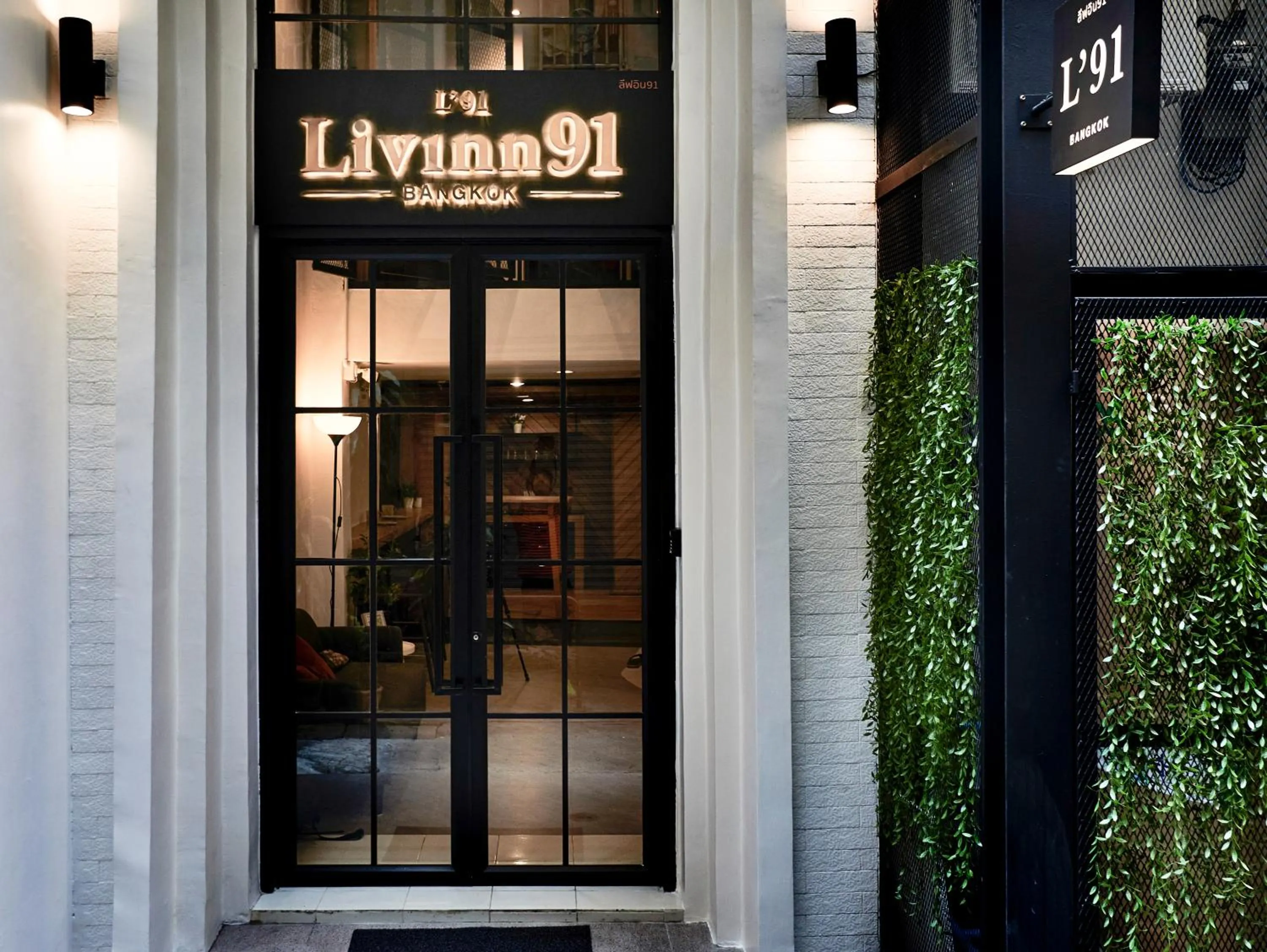 Facade/entrance in Livinn91 Hotel