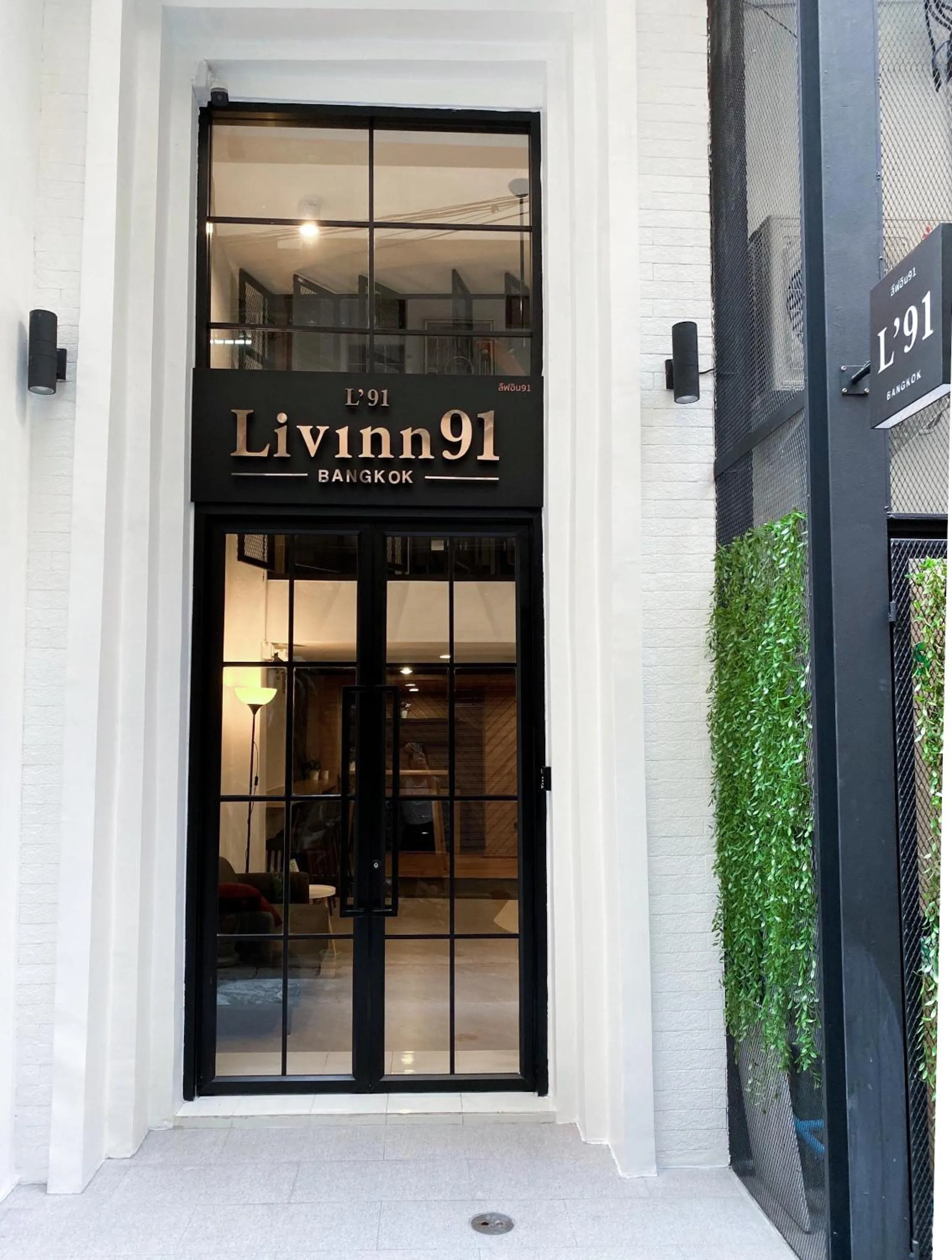 Facade/entrance in Livinn91 Hotel