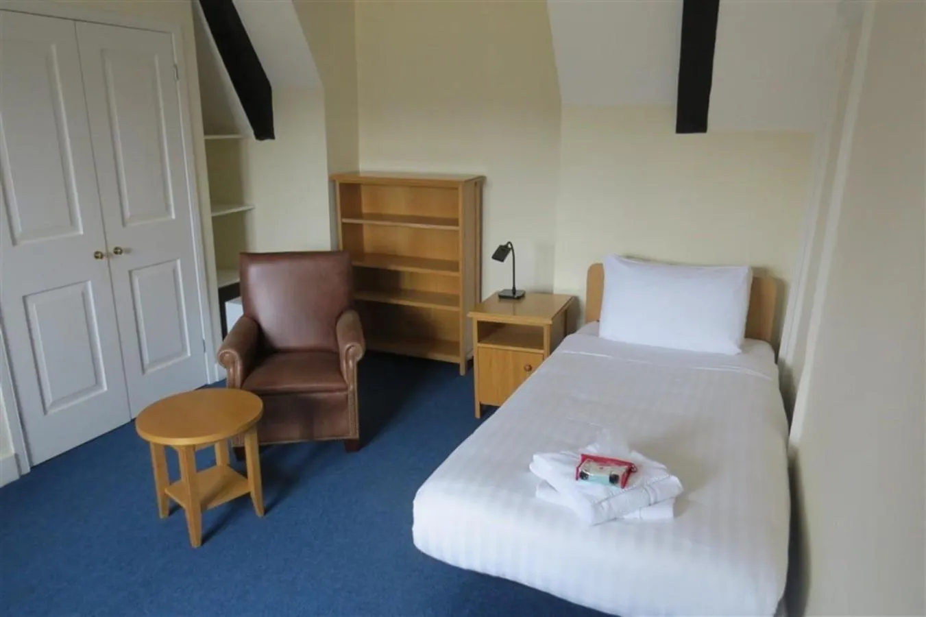 Bedroom, Bed in Wadham College