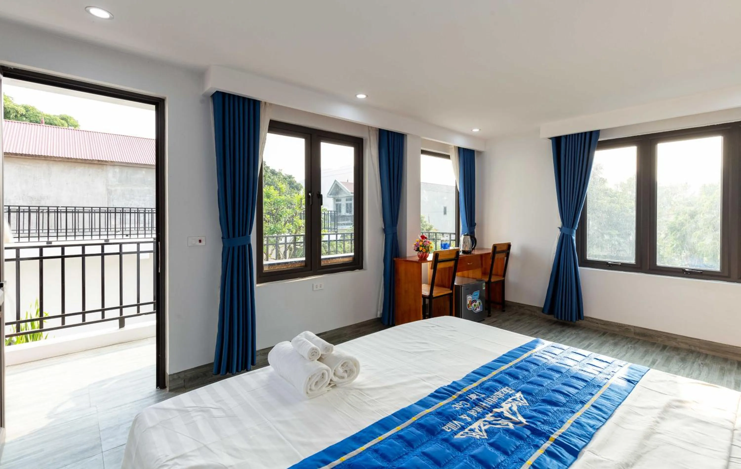 Balcony/Terrace, Bed in Elizabeth Hotel Tam Coc