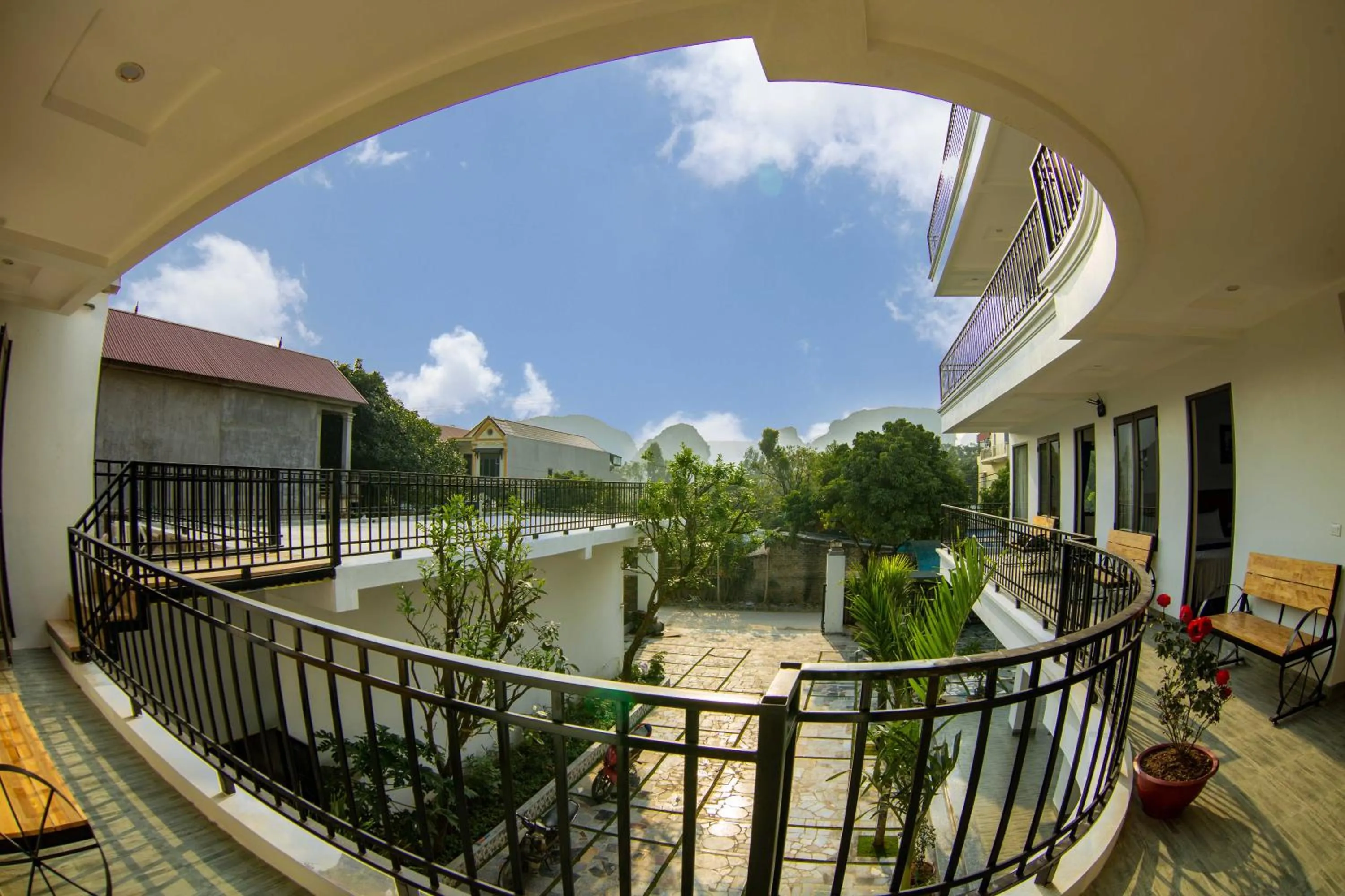 Patio in Elizabeth Hotel Tam Coc