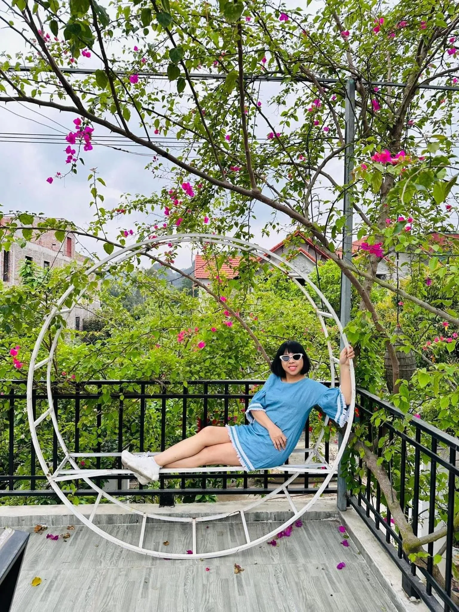 People in Elizabeth Hotel Tam Coc