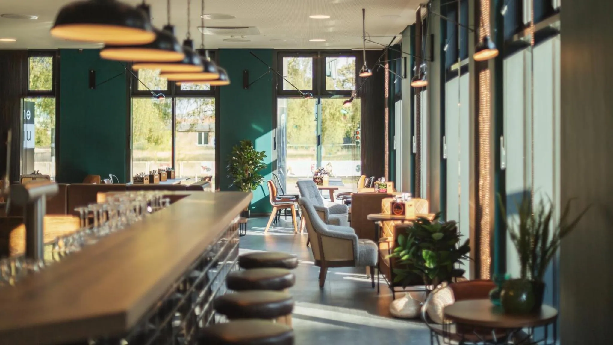 Lounge or bar in Holiday Inn - the niu, Bricks Hamburg Eppendorf by IHG