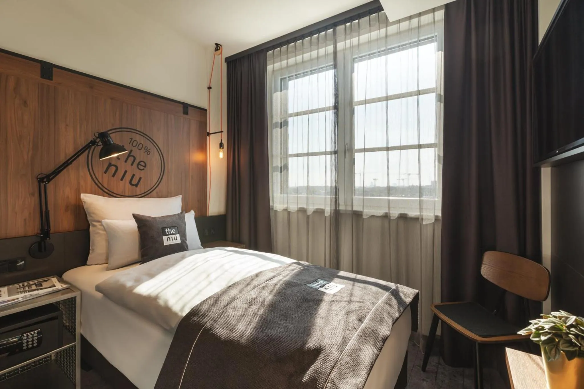 Photo of the whole room, Bed in Holiday Inn - the niu, Bricks Hamburg Eppendorf by IHG