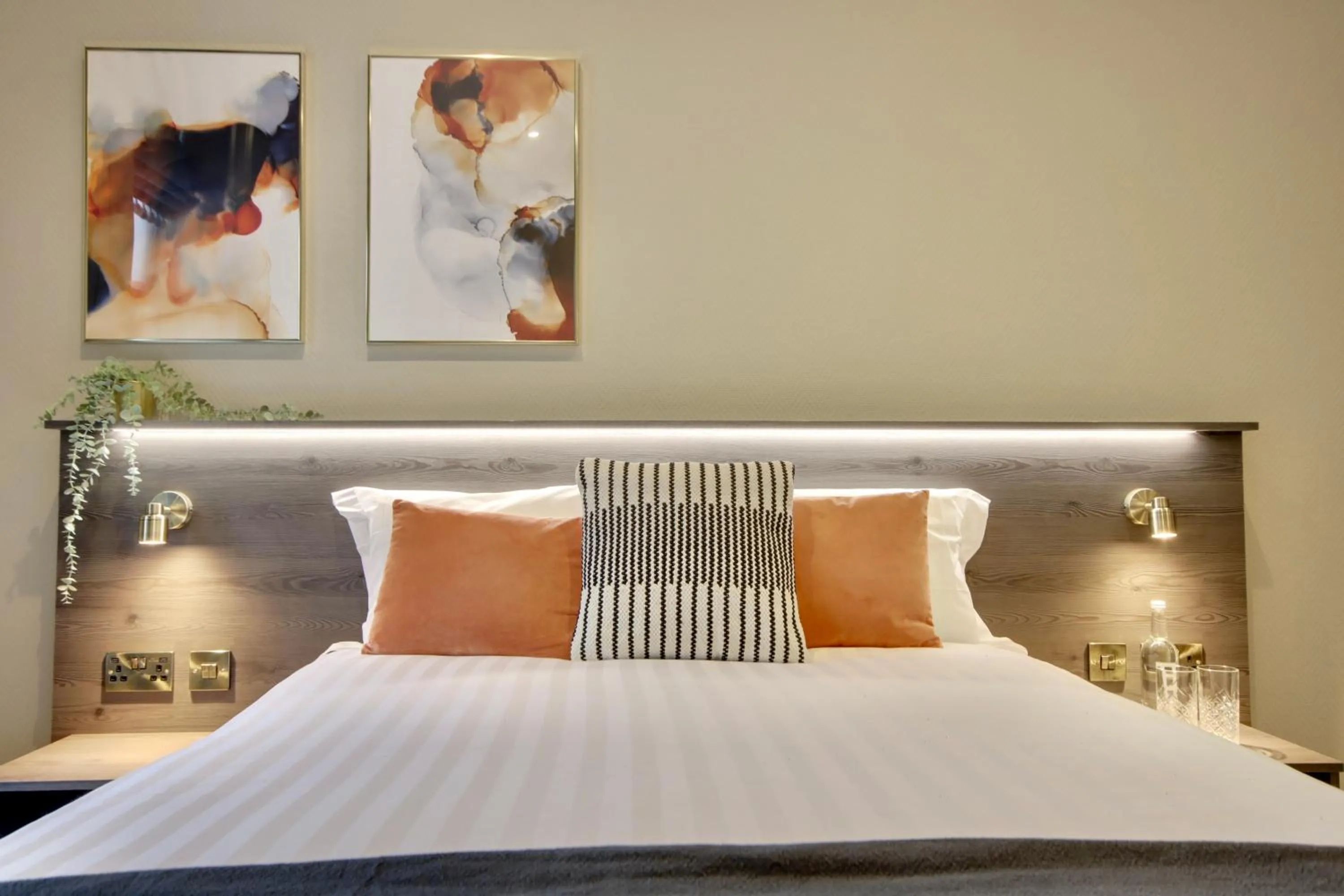 Bedroom, Bed in Orange Grove Hotel & Gardens