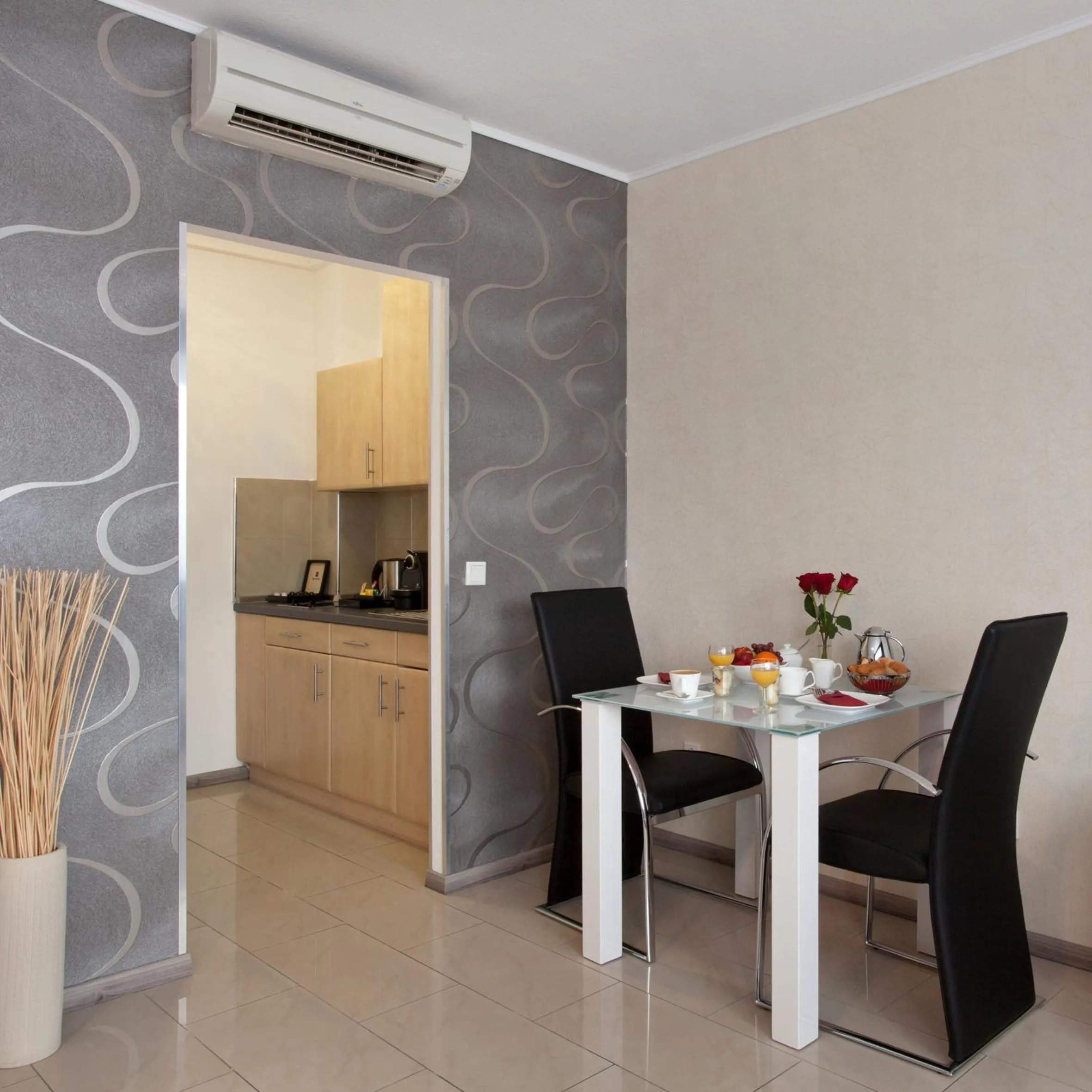 Kitchen or kitchenette in Hotel Asahi