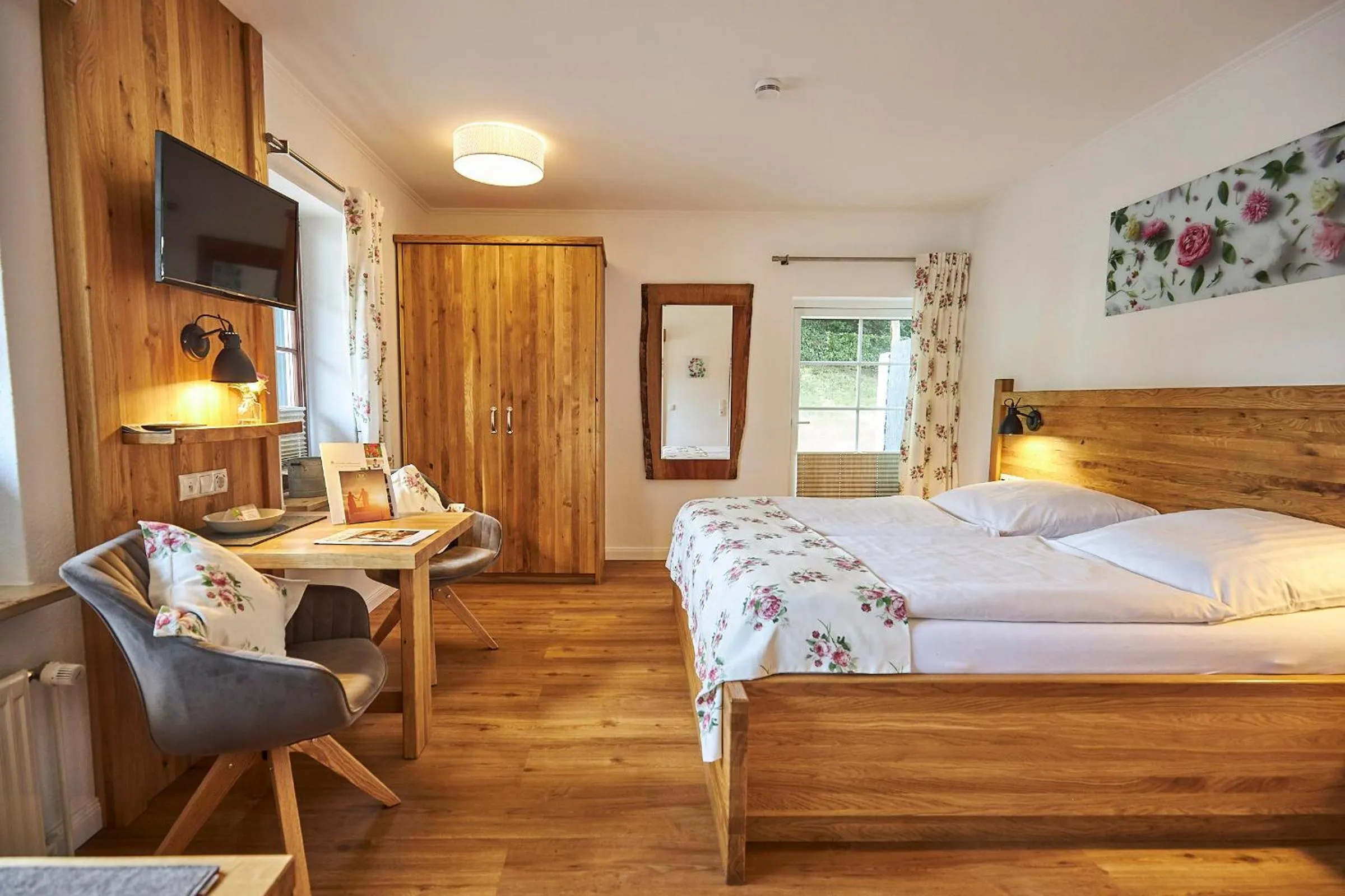 Photo of the whole room, Bed in Flair Landhotel Strengliner Mühle