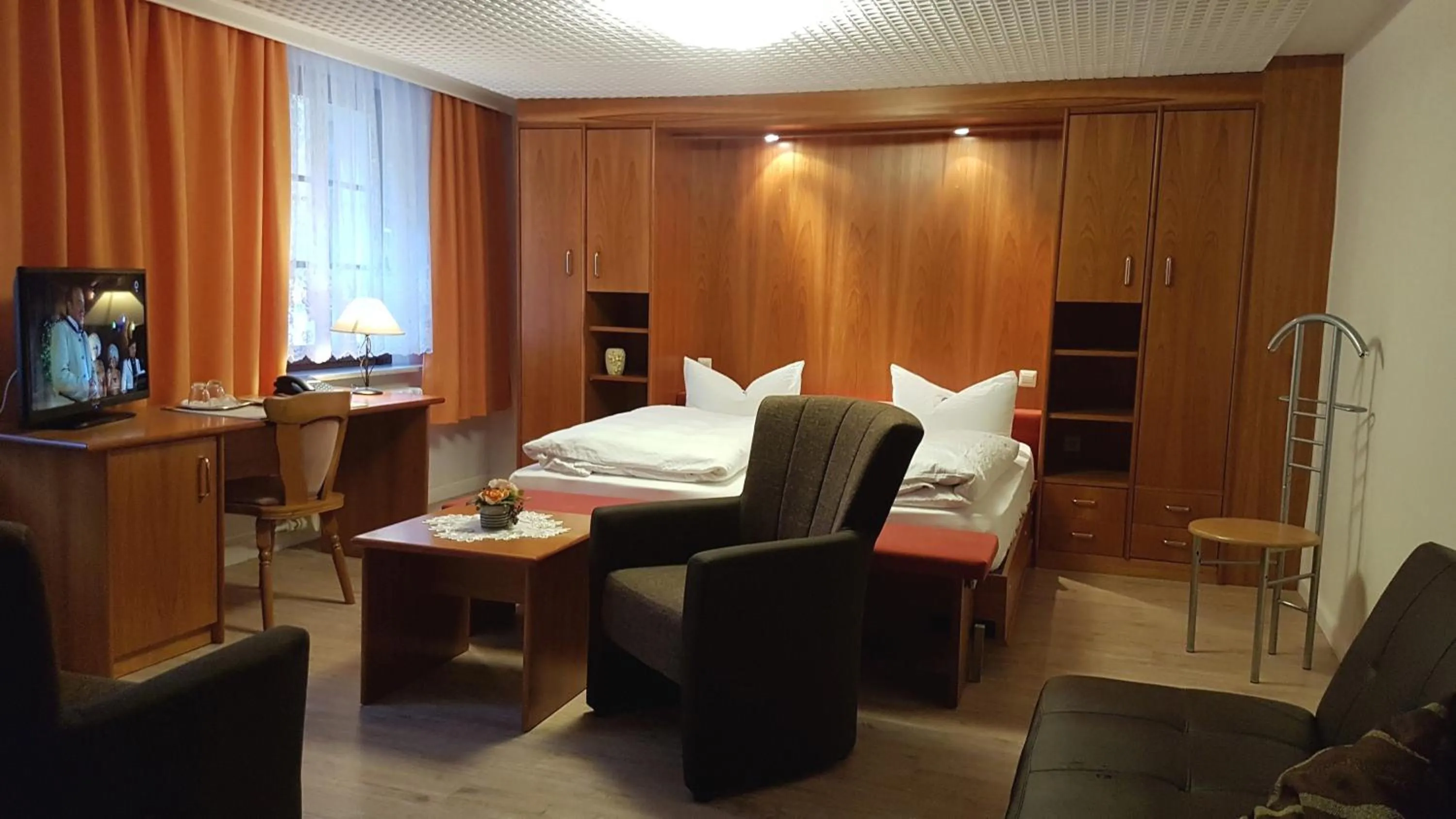 Photo of the whole room, Bed in Hotel Zum Bürgergarten