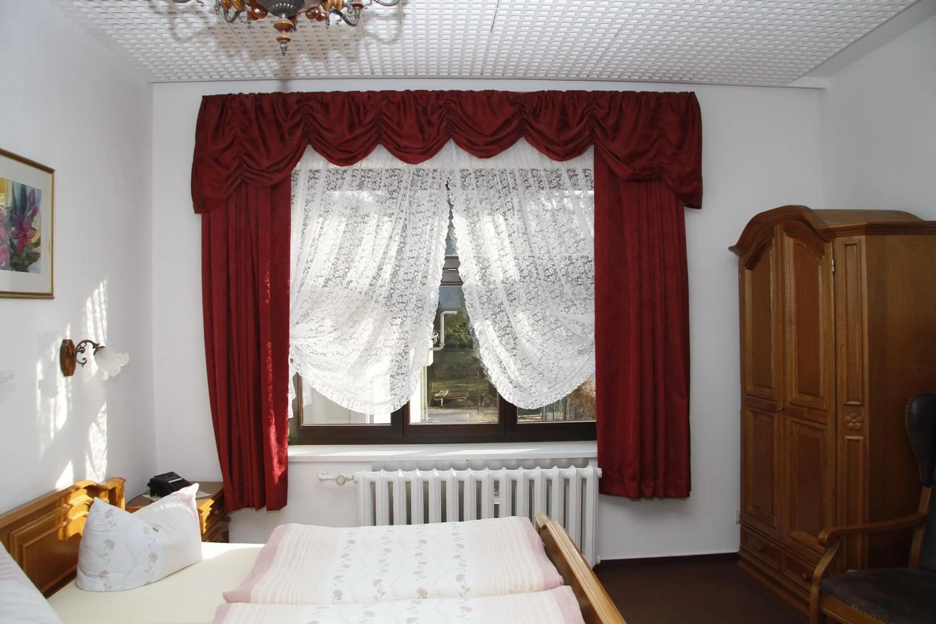 Photo of the whole room, Bed in Hotel Zum Bürgergarten