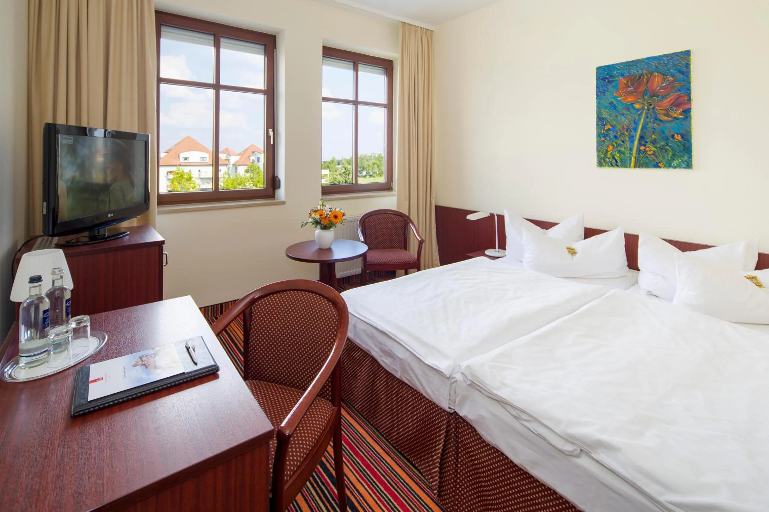 Photo of the whole room, Bed in Kim Hotel Dresden