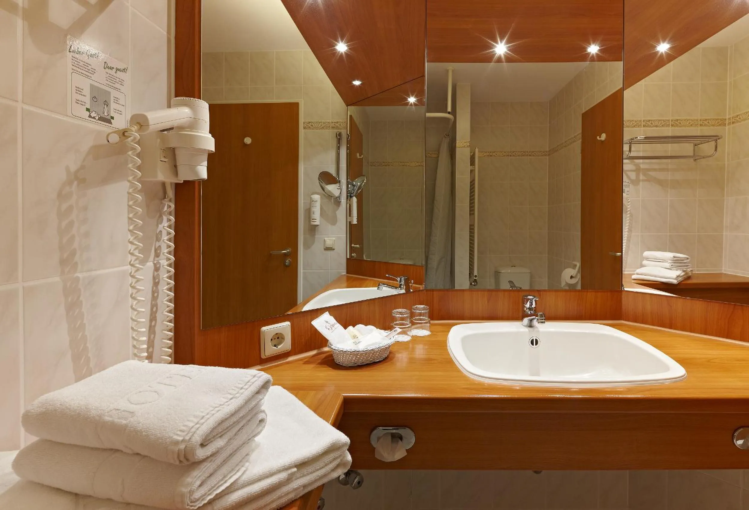 Bathroom in Kim Hotel Dresden