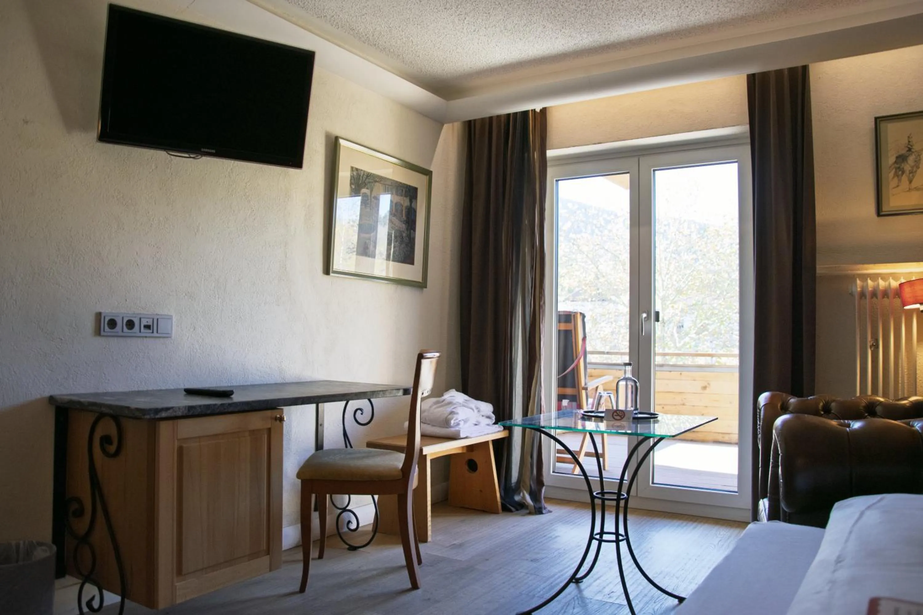 Living room, Bed in Hotel Terrassenhof