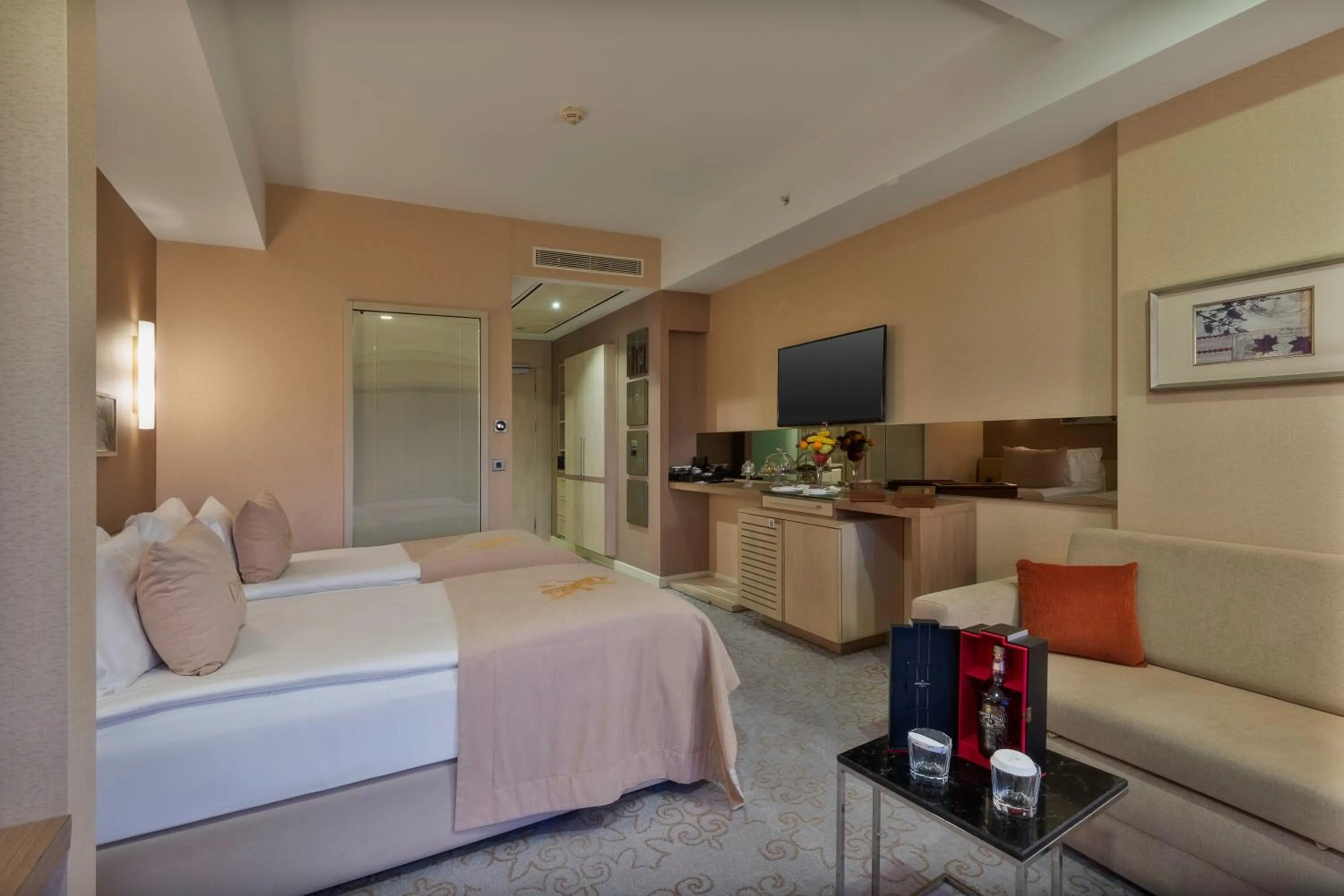 Bed in Cratos Premium Hotel Casino & SPA