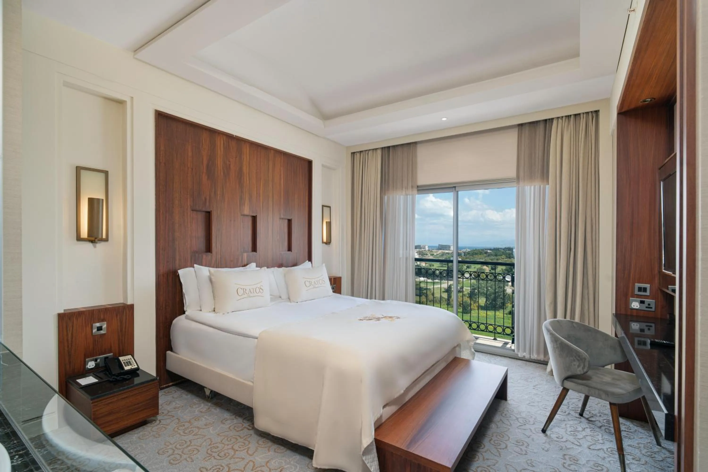 Bed in Cratos Premium Hotel Casino & SPA