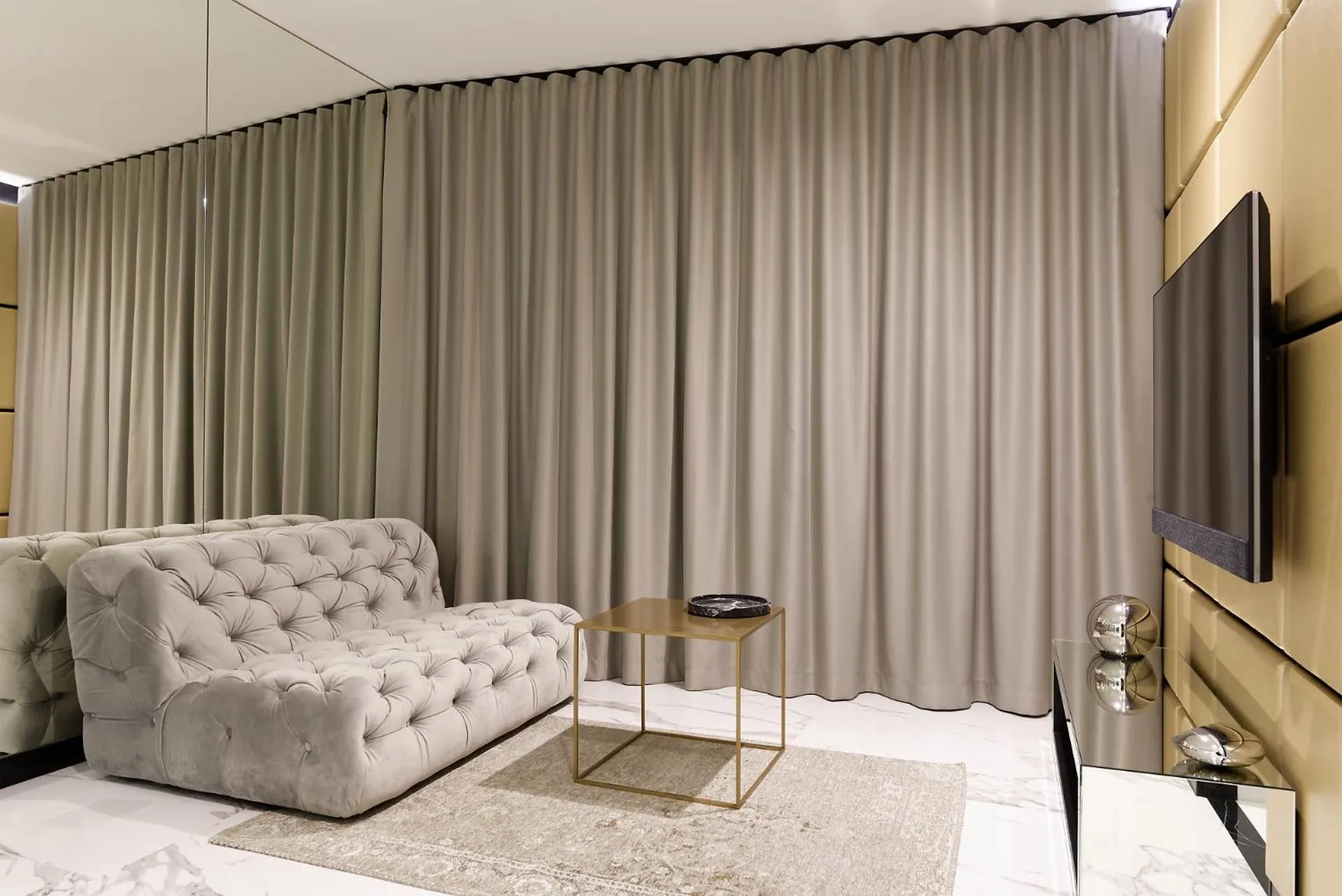 TV and multimedia in Super Apartment with Hot Tub