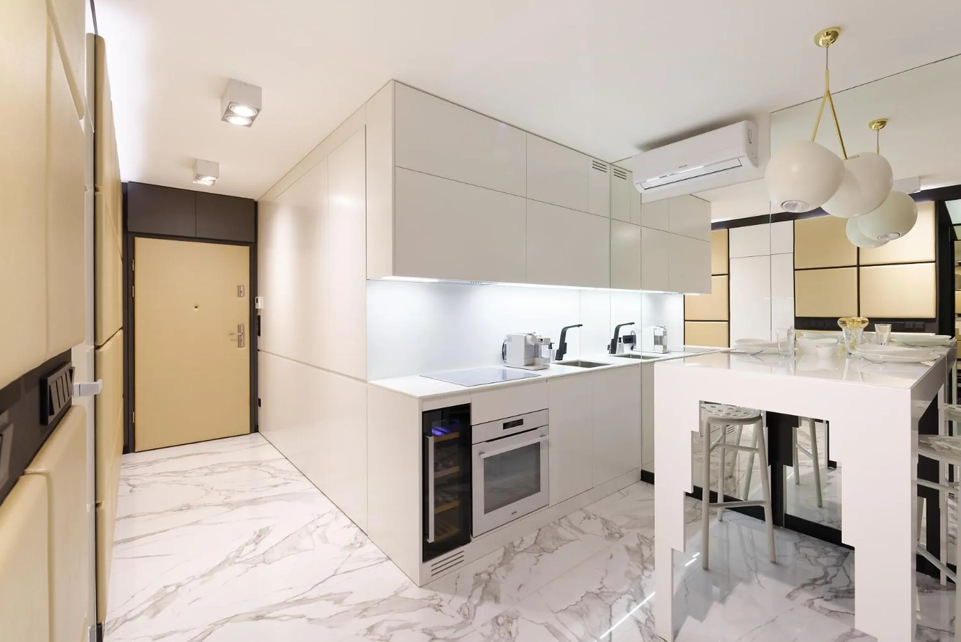 Kitchen or kitchenette in Super Apartment with Hot Tub