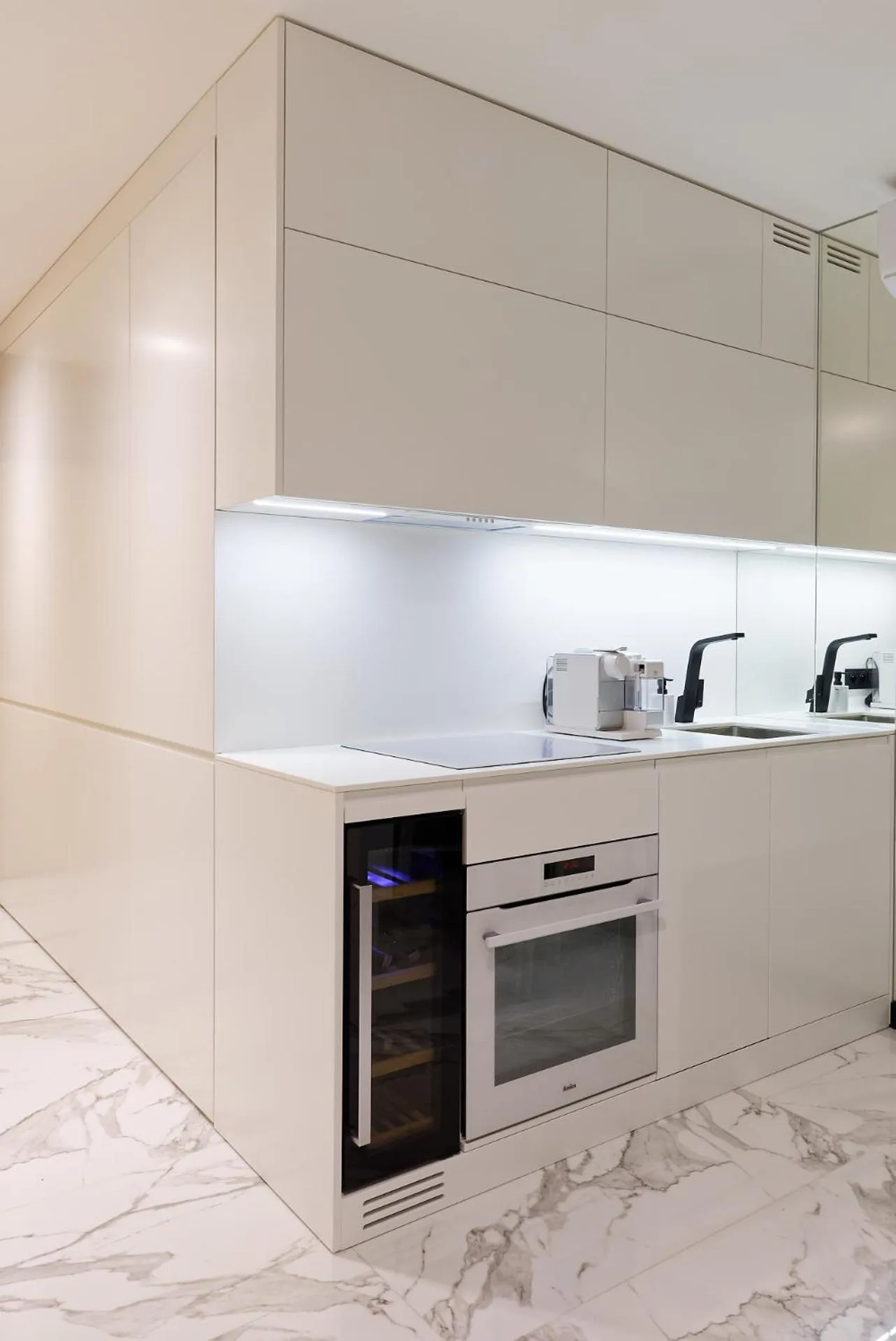 Kitchen or kitchenette in Super Apartment with Hot Tub