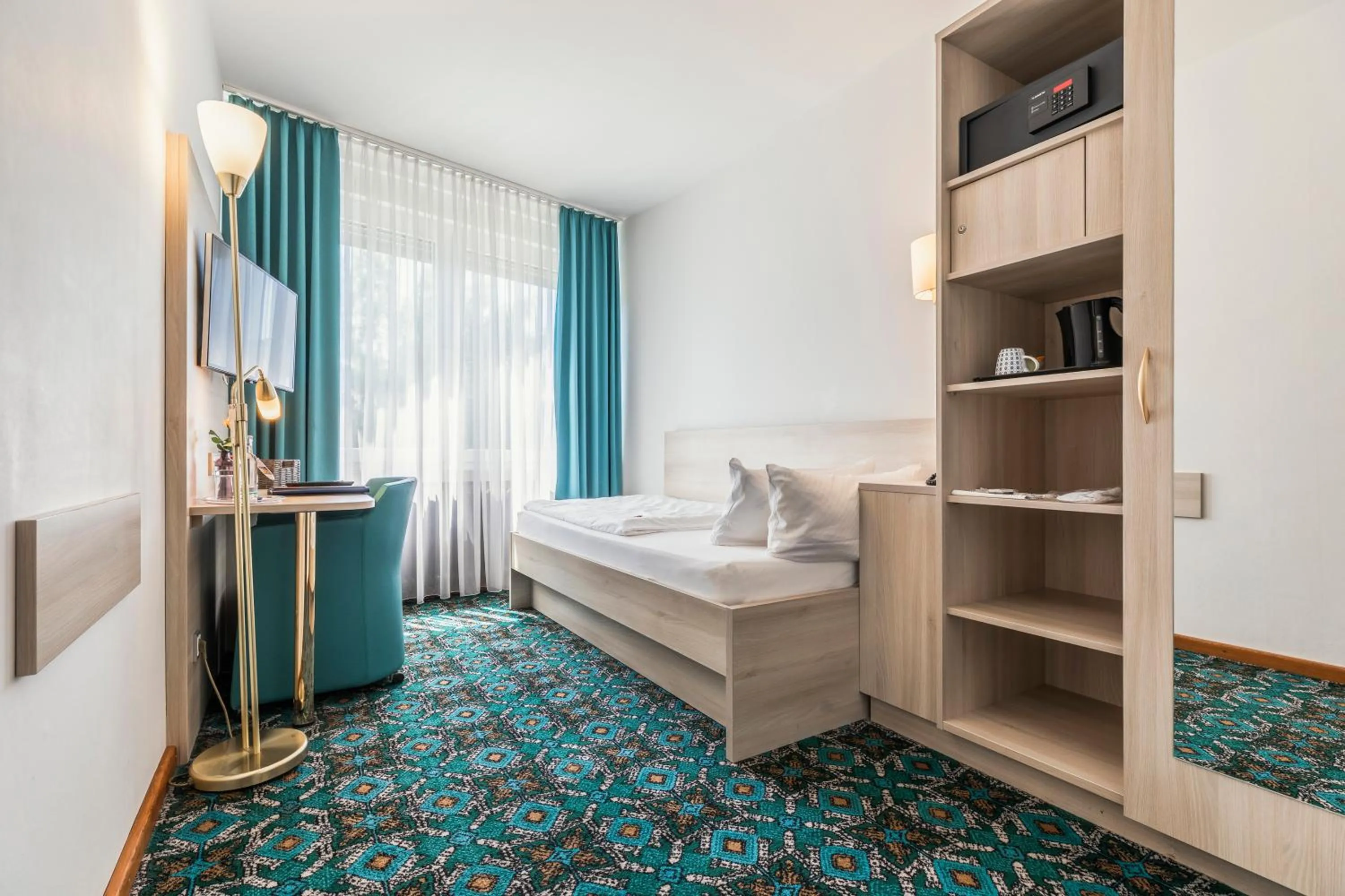 Photo of the whole room, Bed in Stadthotel Geis