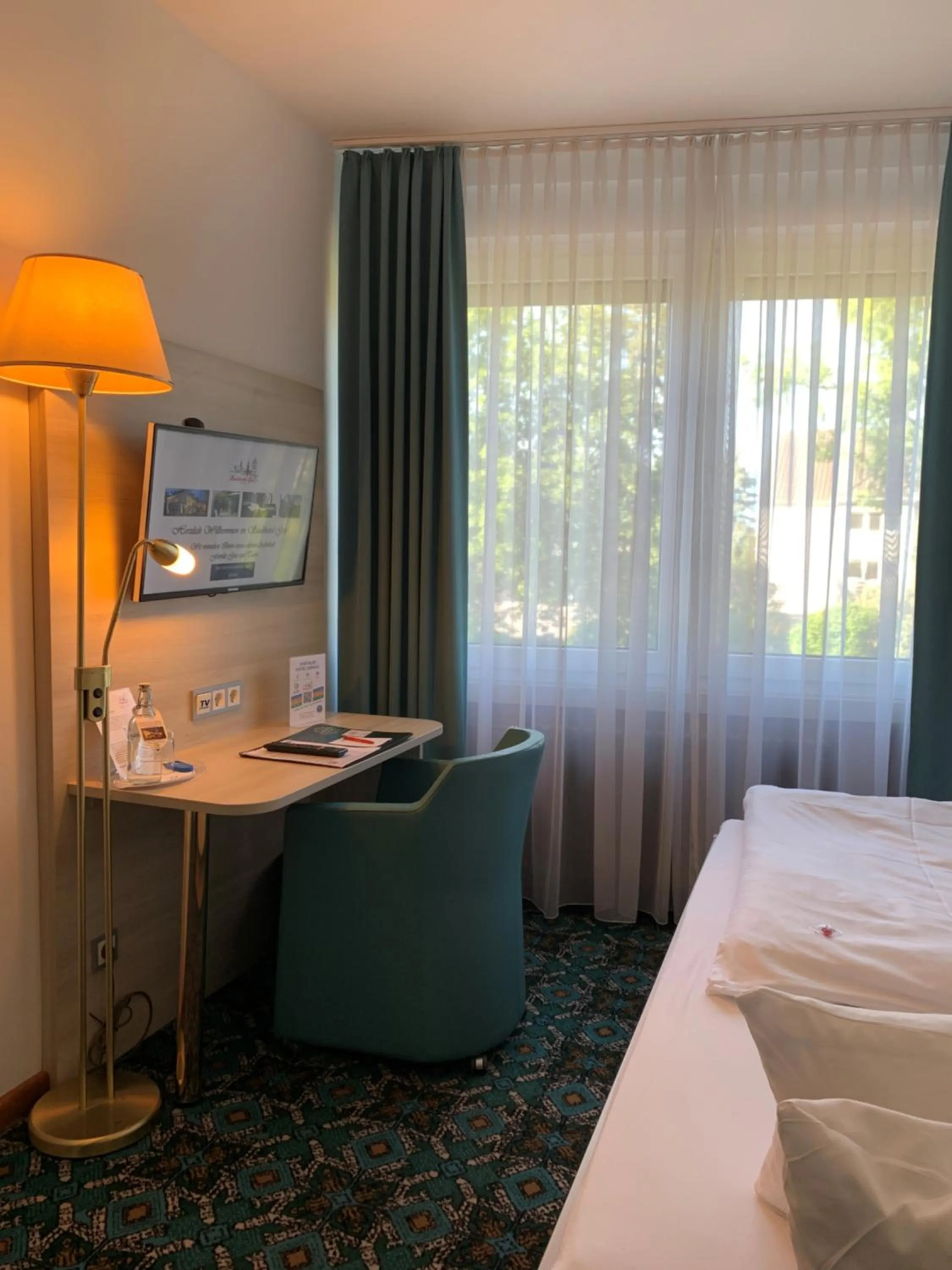 Photo of the whole room, Bed in Stadthotel Geis