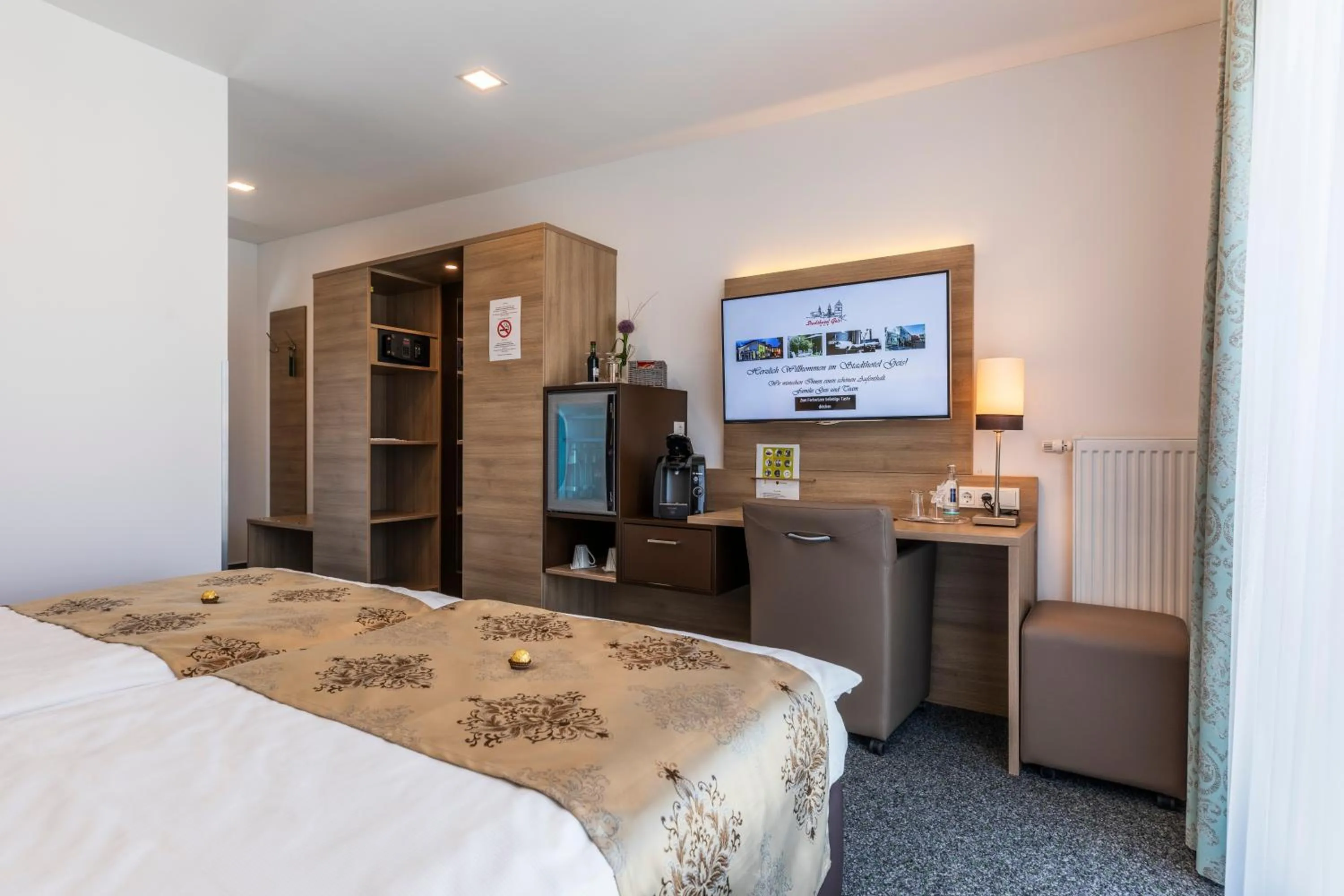 Photo of the whole room, Bed in Stadthotel Geis