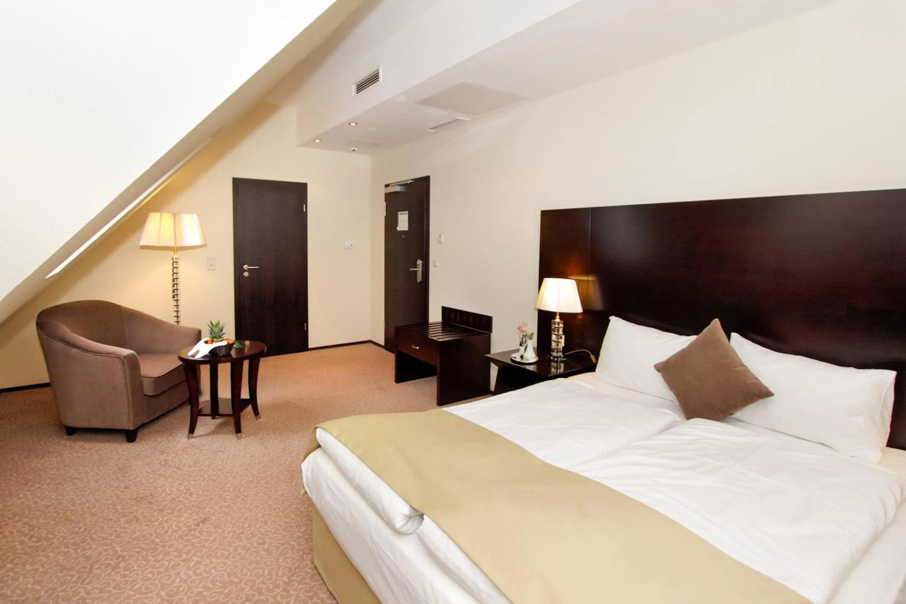 Bedroom, Bed in Grand Palace Hotel Hannover