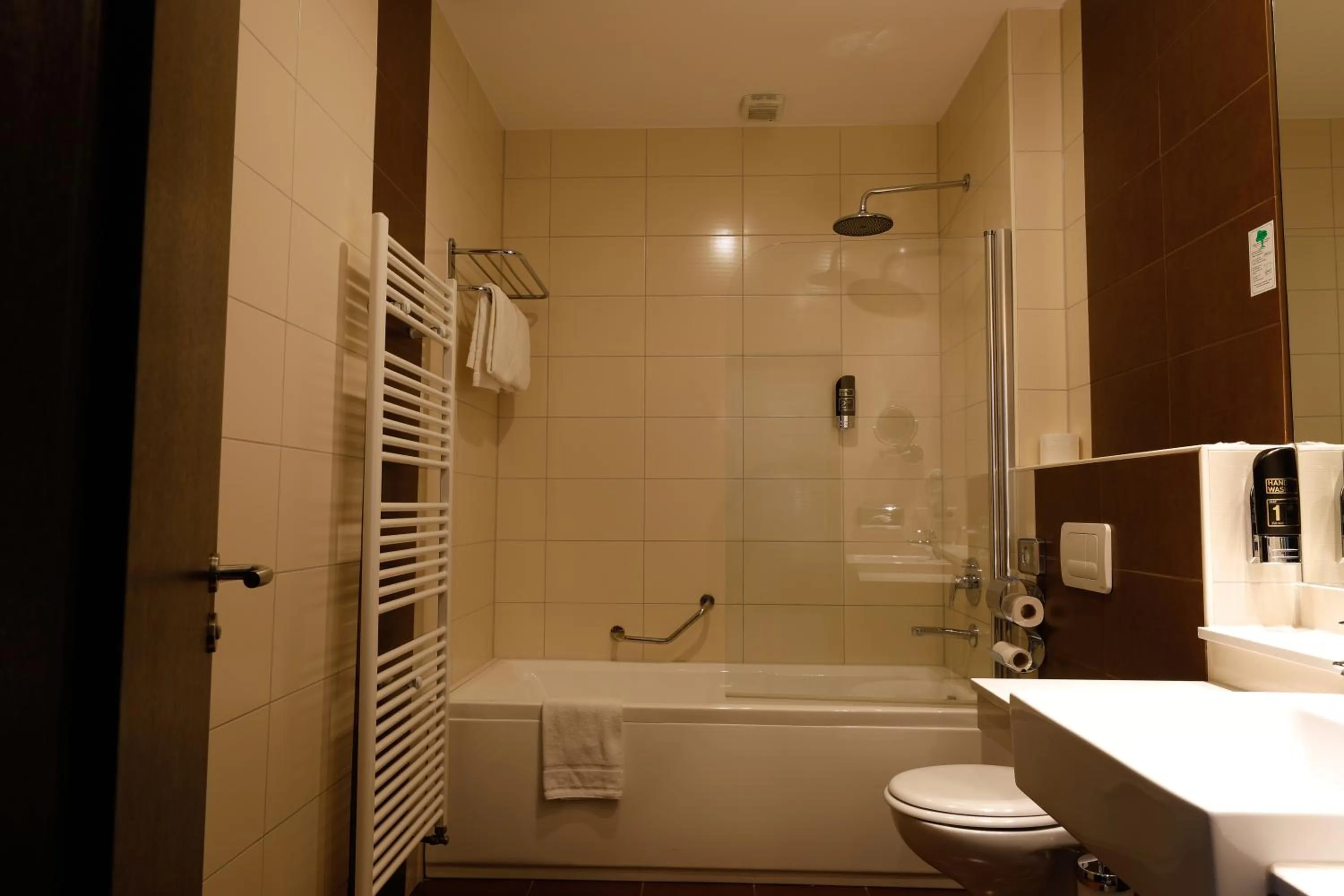 Bathroom in Grand Palace Hotel Hannover