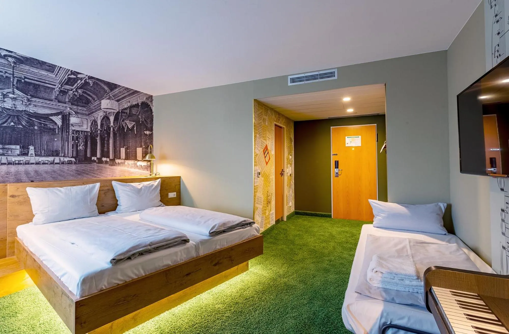 Photo of the whole room, Bed in mightyTwice Hotel Dresden