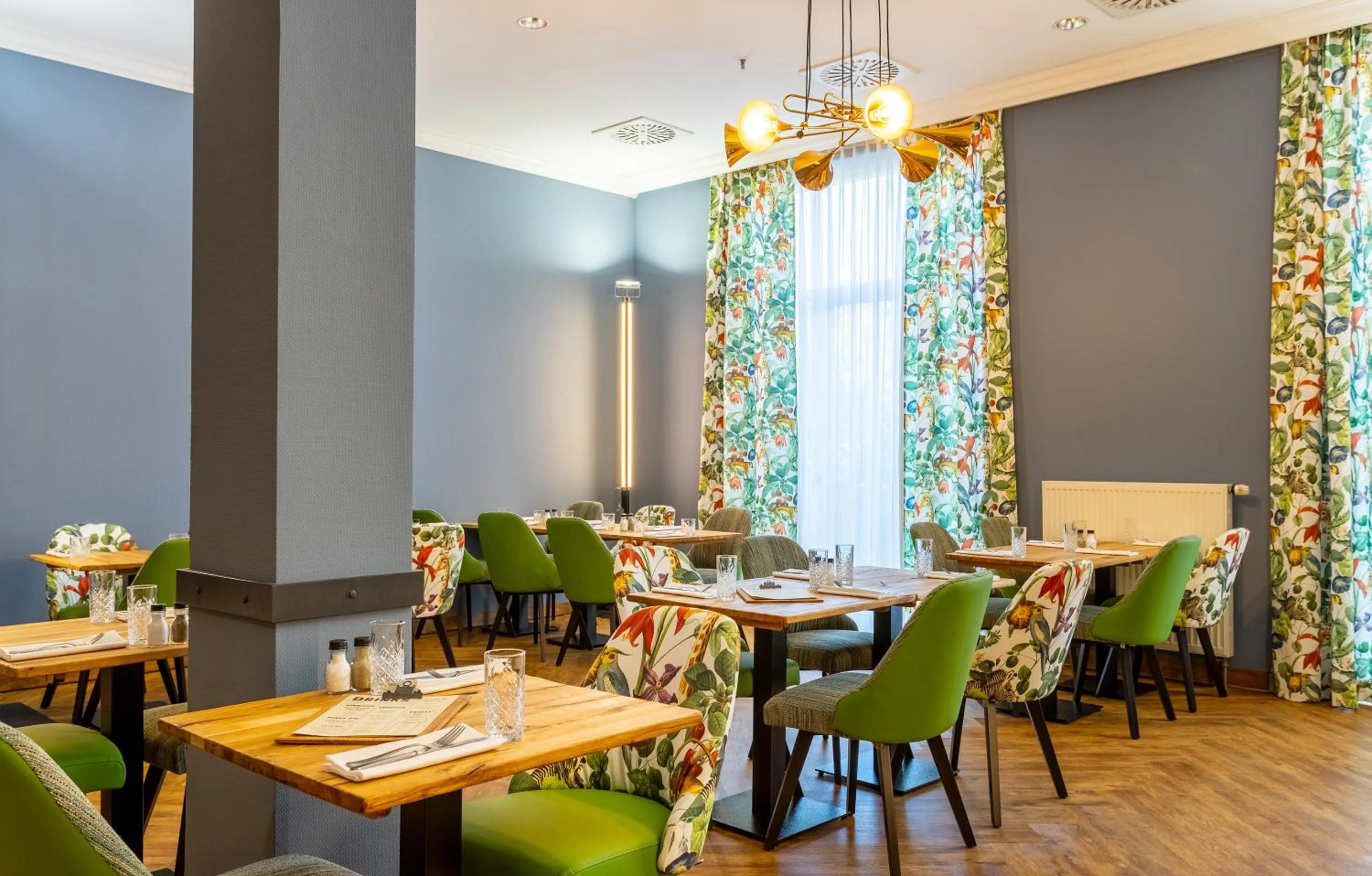 Restaurant/places to eat in mightyTwice Hotel Dresden