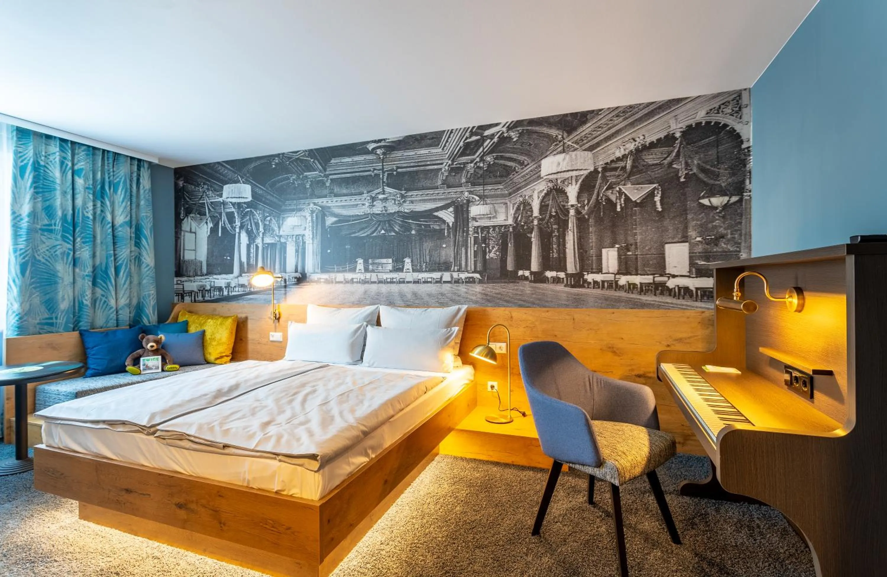 Photo of the whole room, Bed in mightyTwice Hotel Dresden