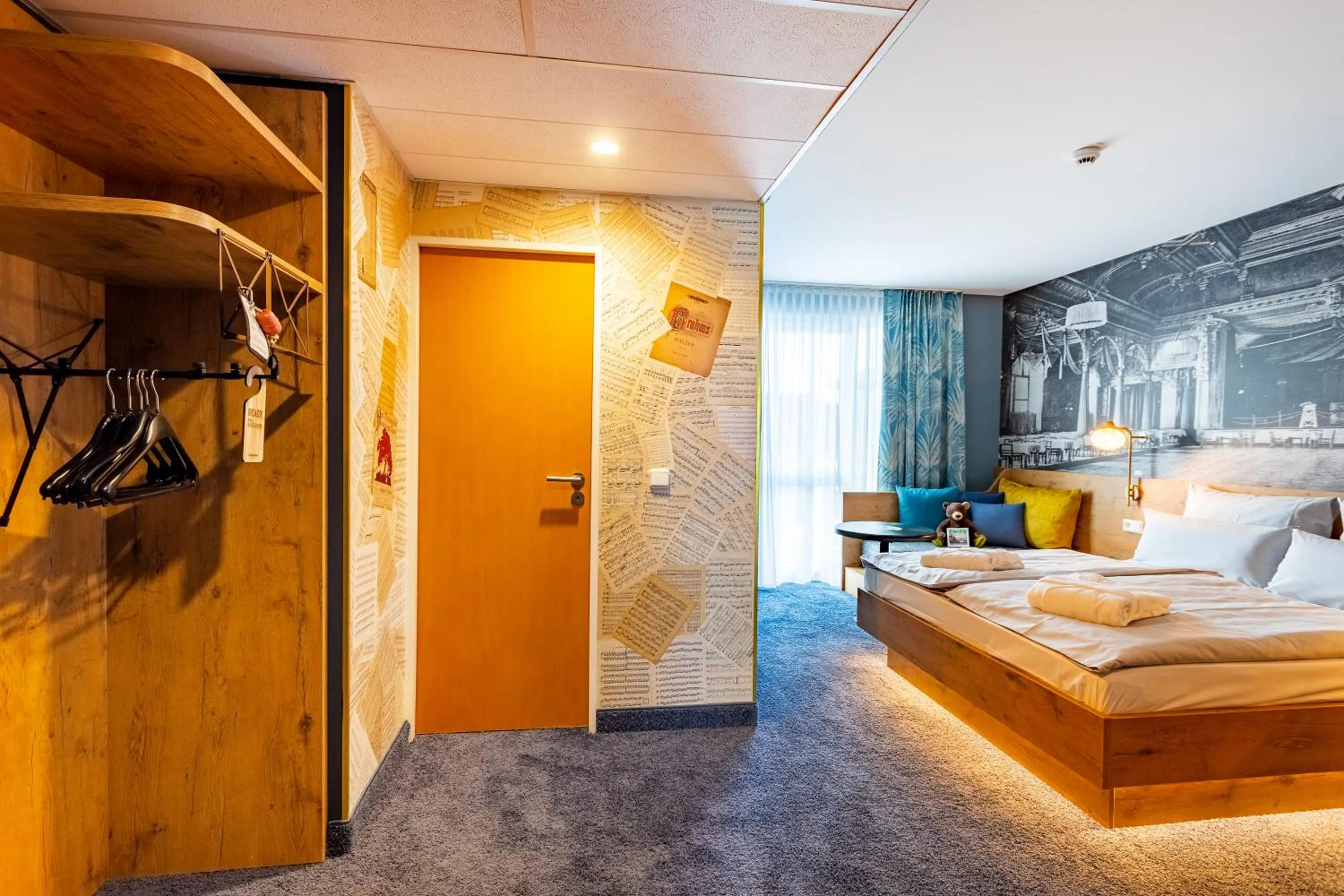Photo of the whole room, Bed in mightyTwice Hotel Dresden