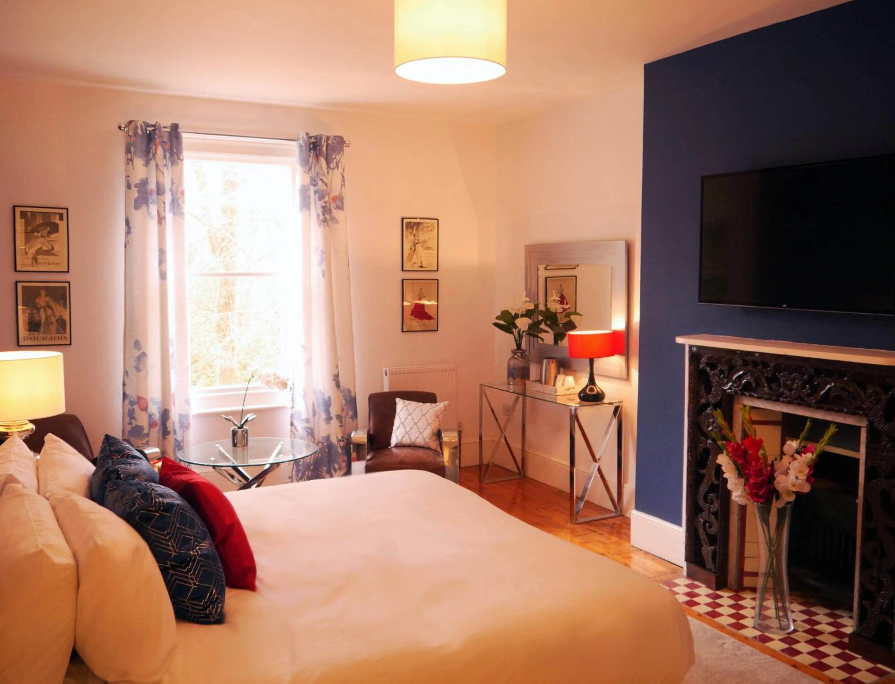 Photo of the whole room, Bed in Guestling Hall Hotel