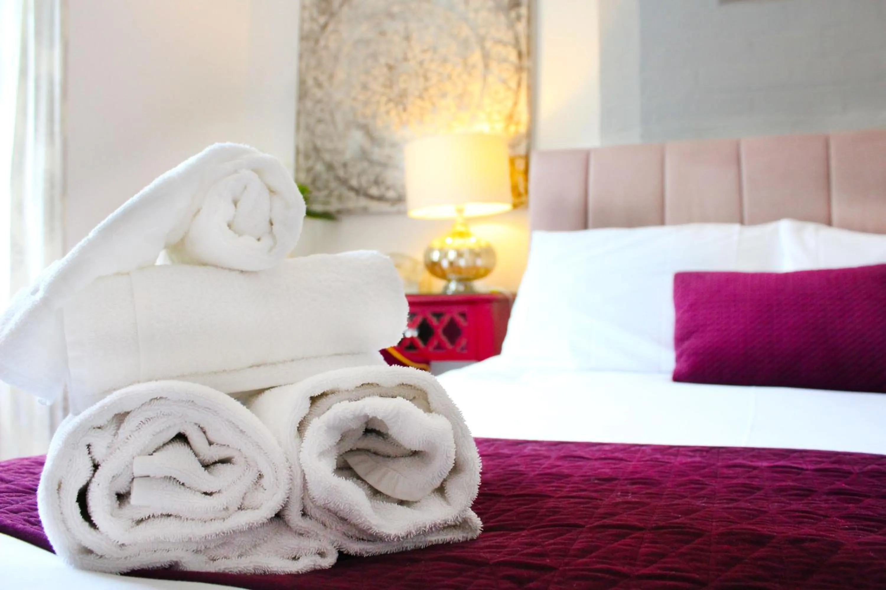 Bed in Guestling Hall Hotel