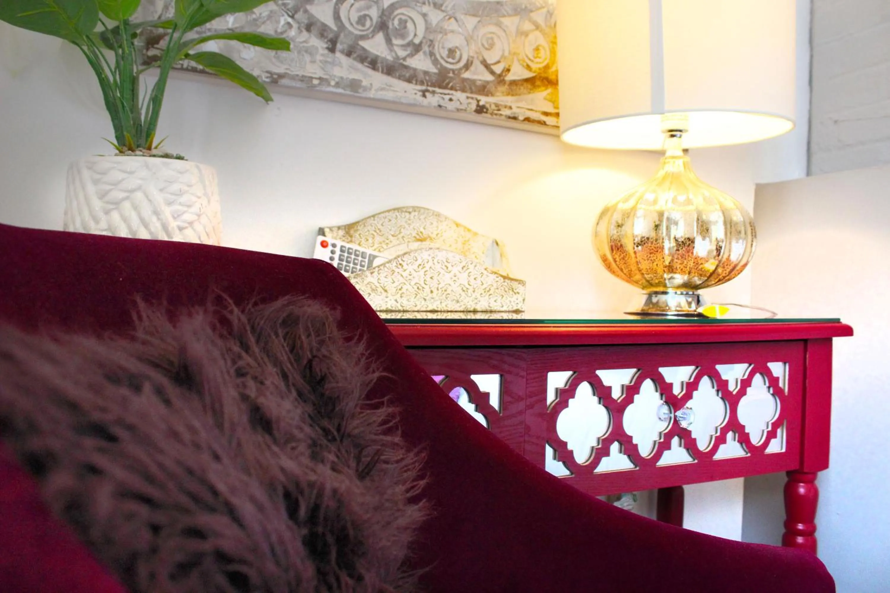 Seating area in Guestling Hall Hotel