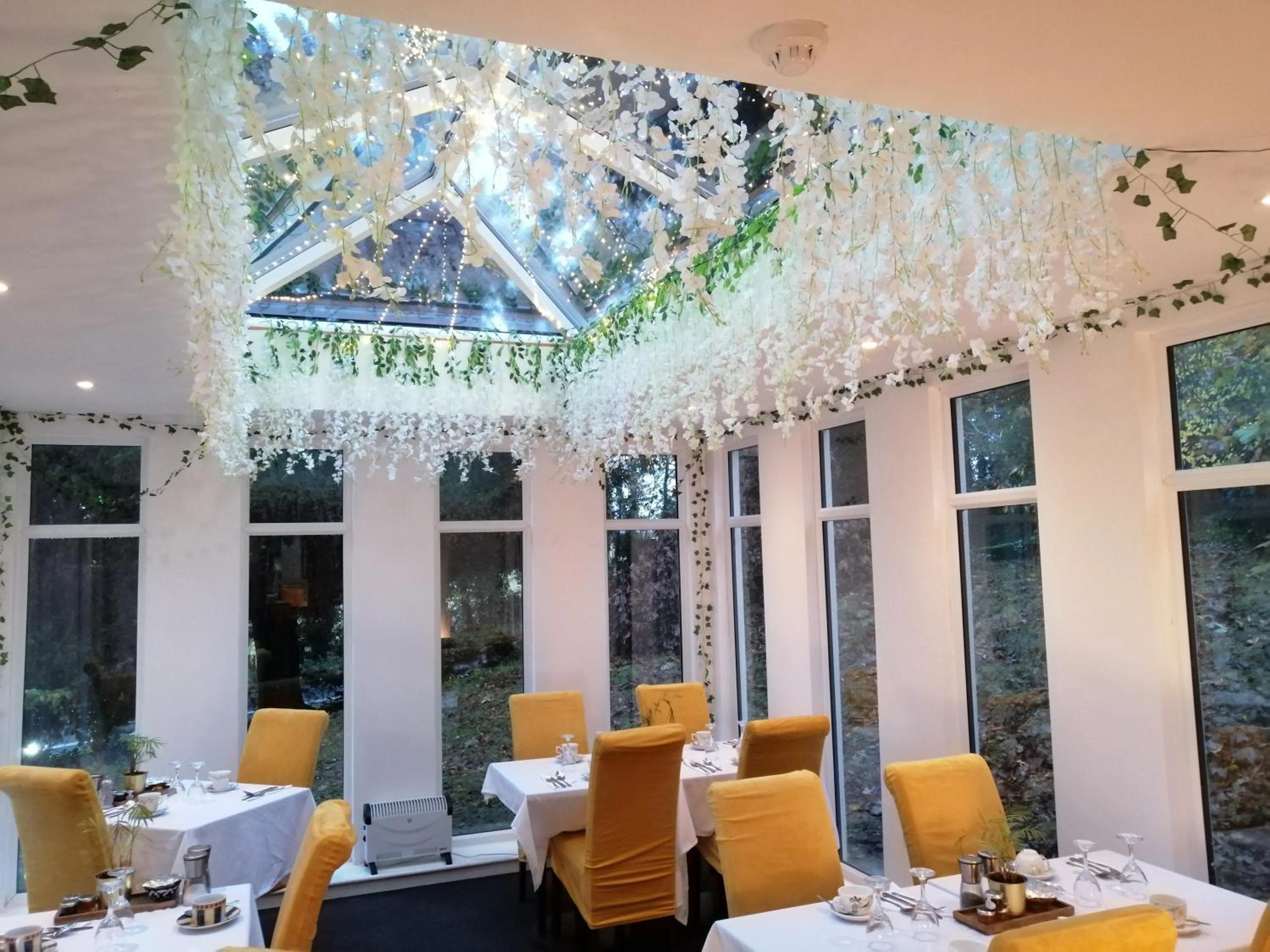 Restaurant/places to eat in Guestling Hall Hotel