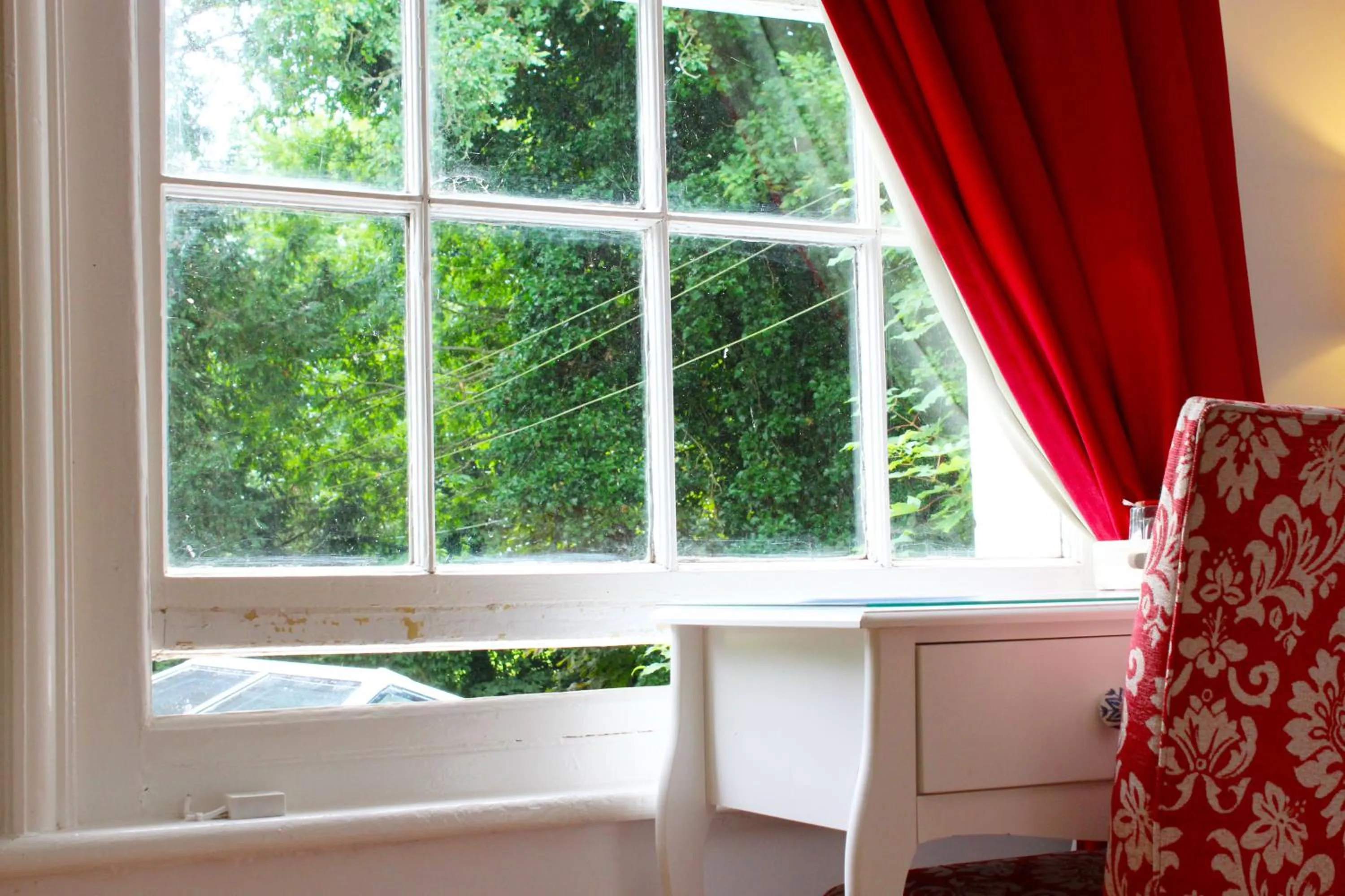Seating area in Guestling Hall Hotel