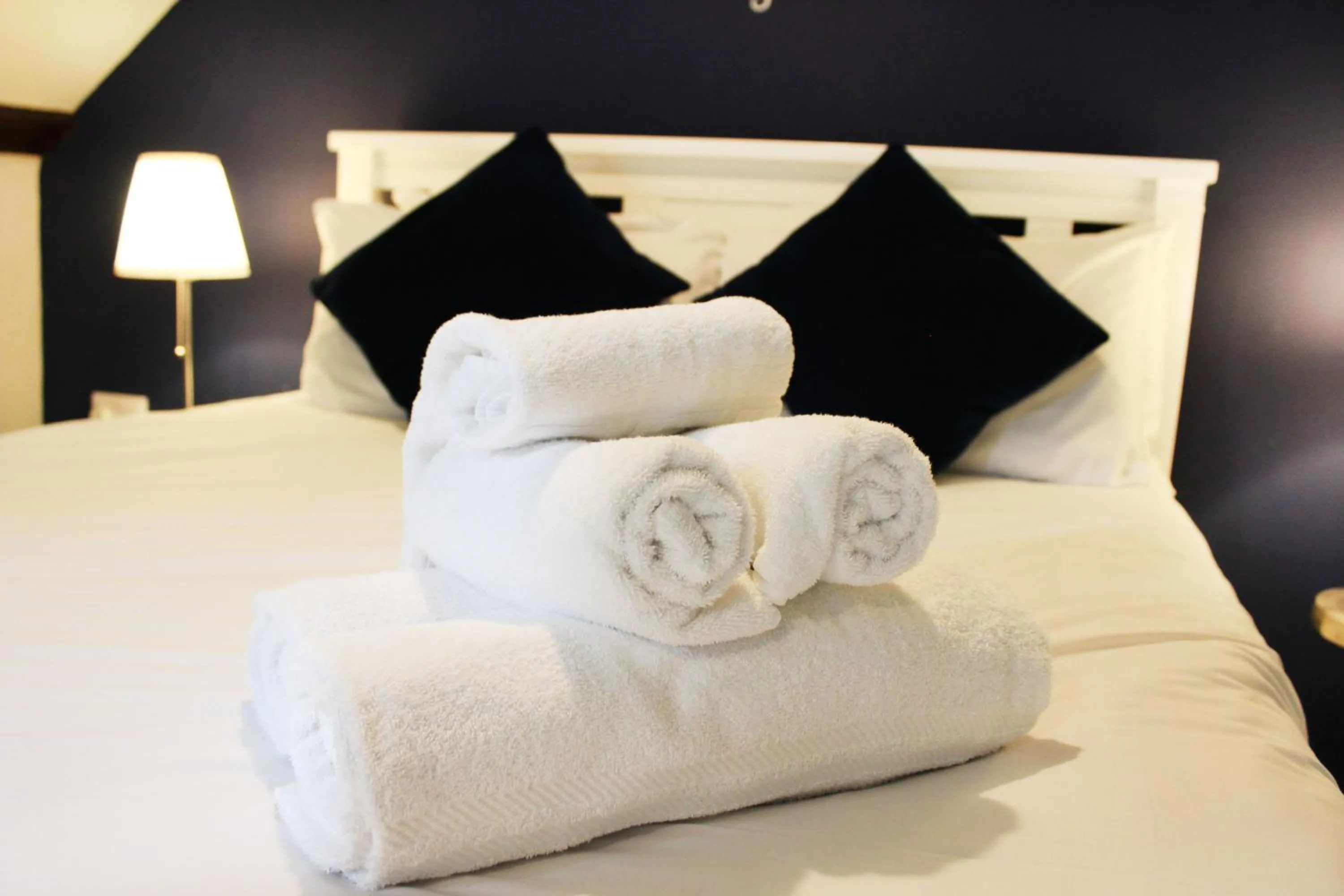 Bed in Guestling Hall Hotel