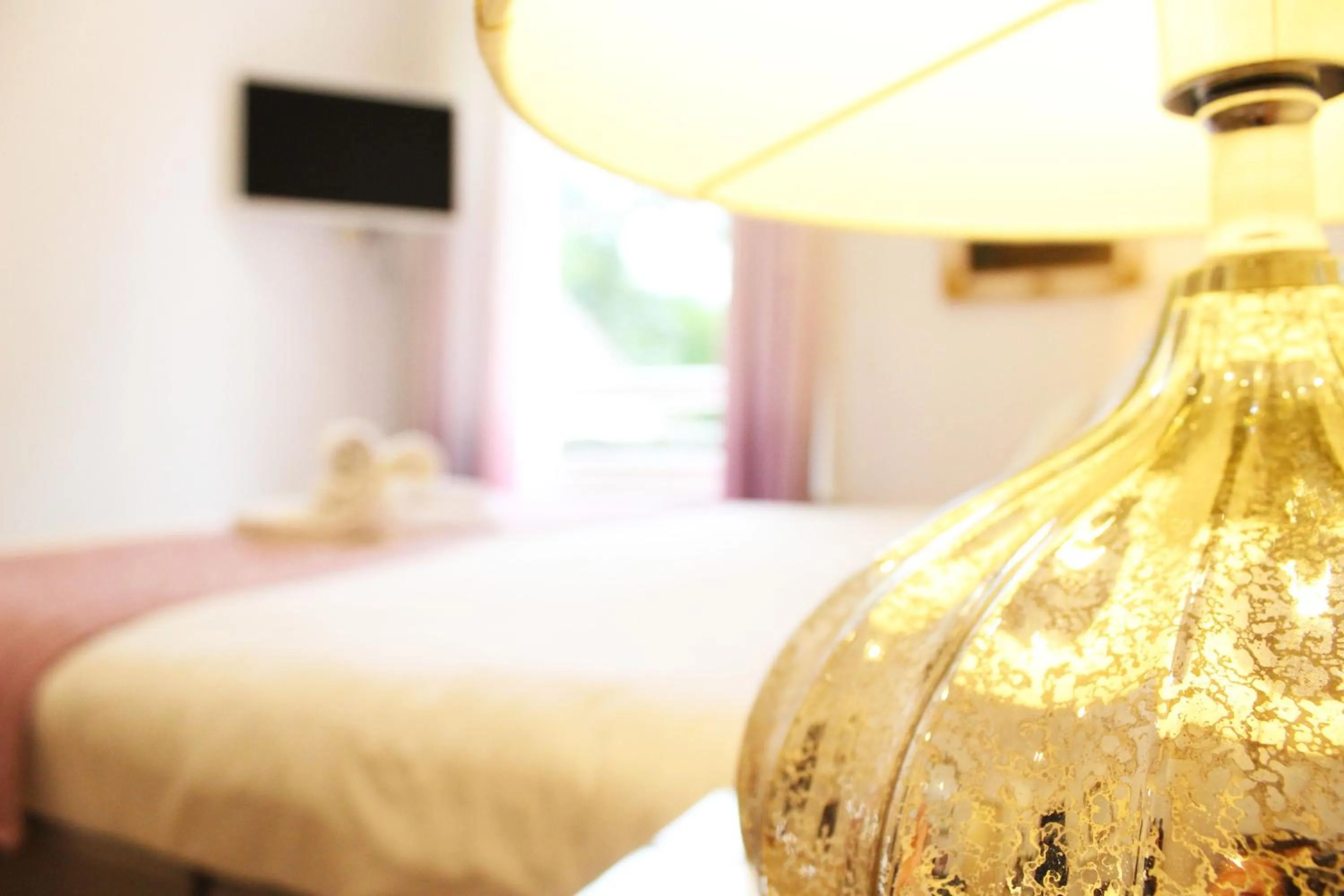 Bed in Guestling Hall Hotel