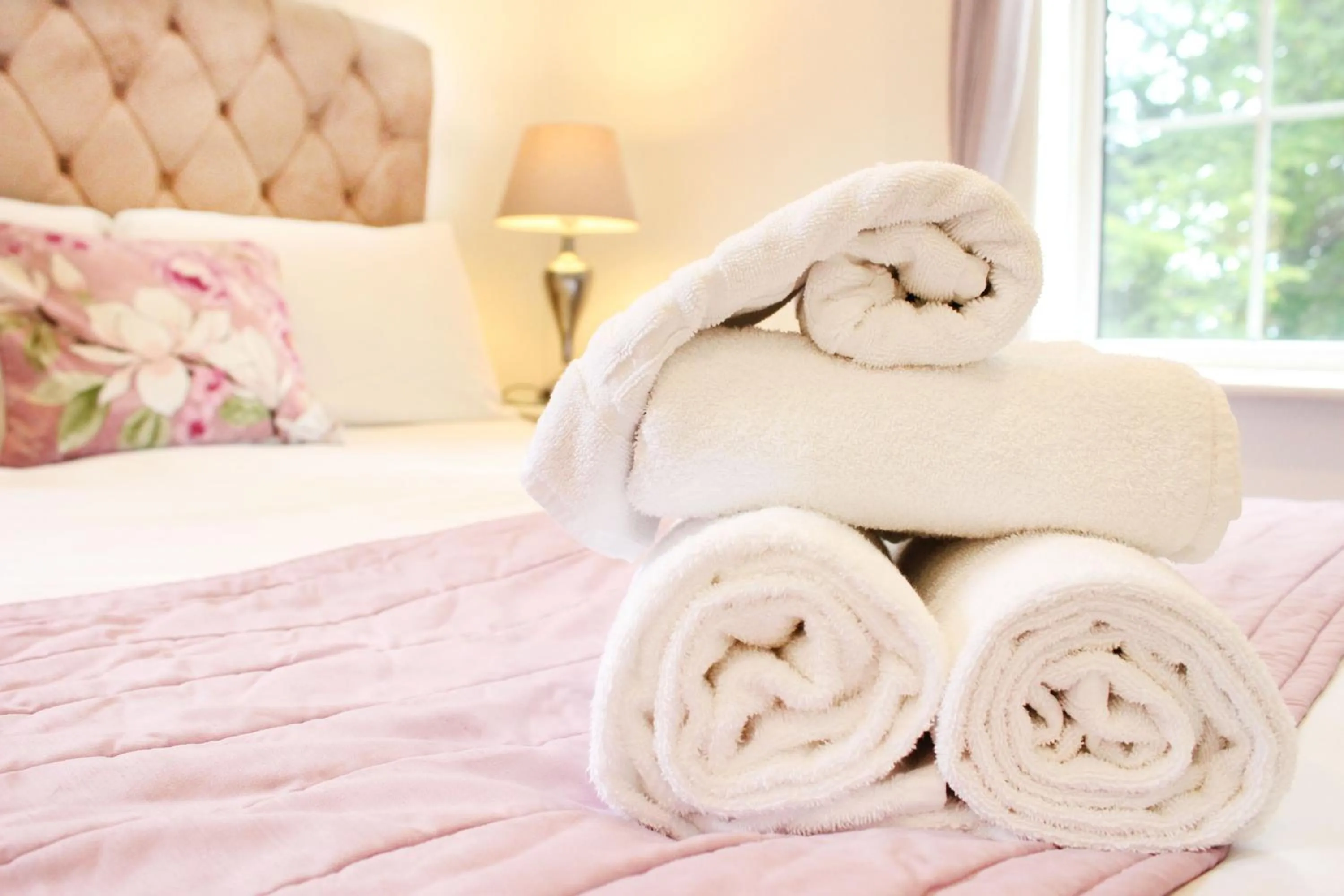 Bed in Guestling Hall Hotel