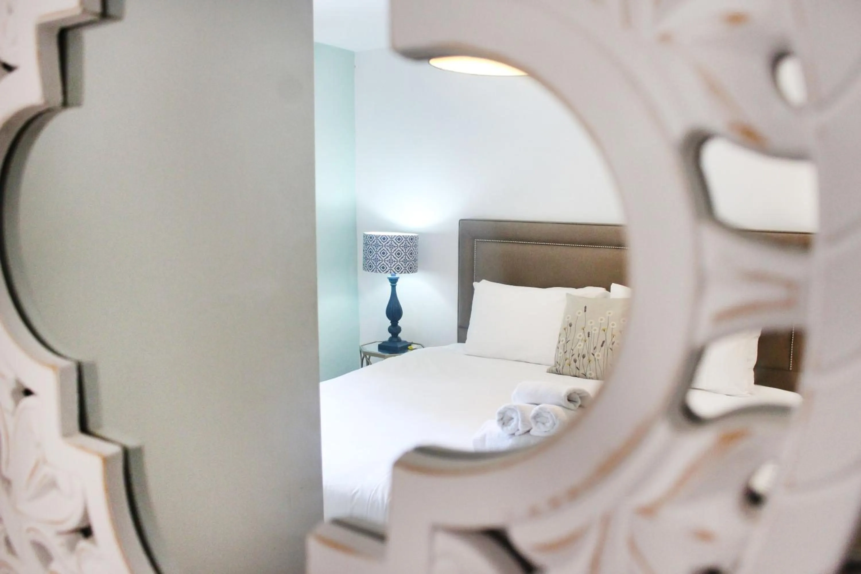 Bed in Guestling Hall Hotel