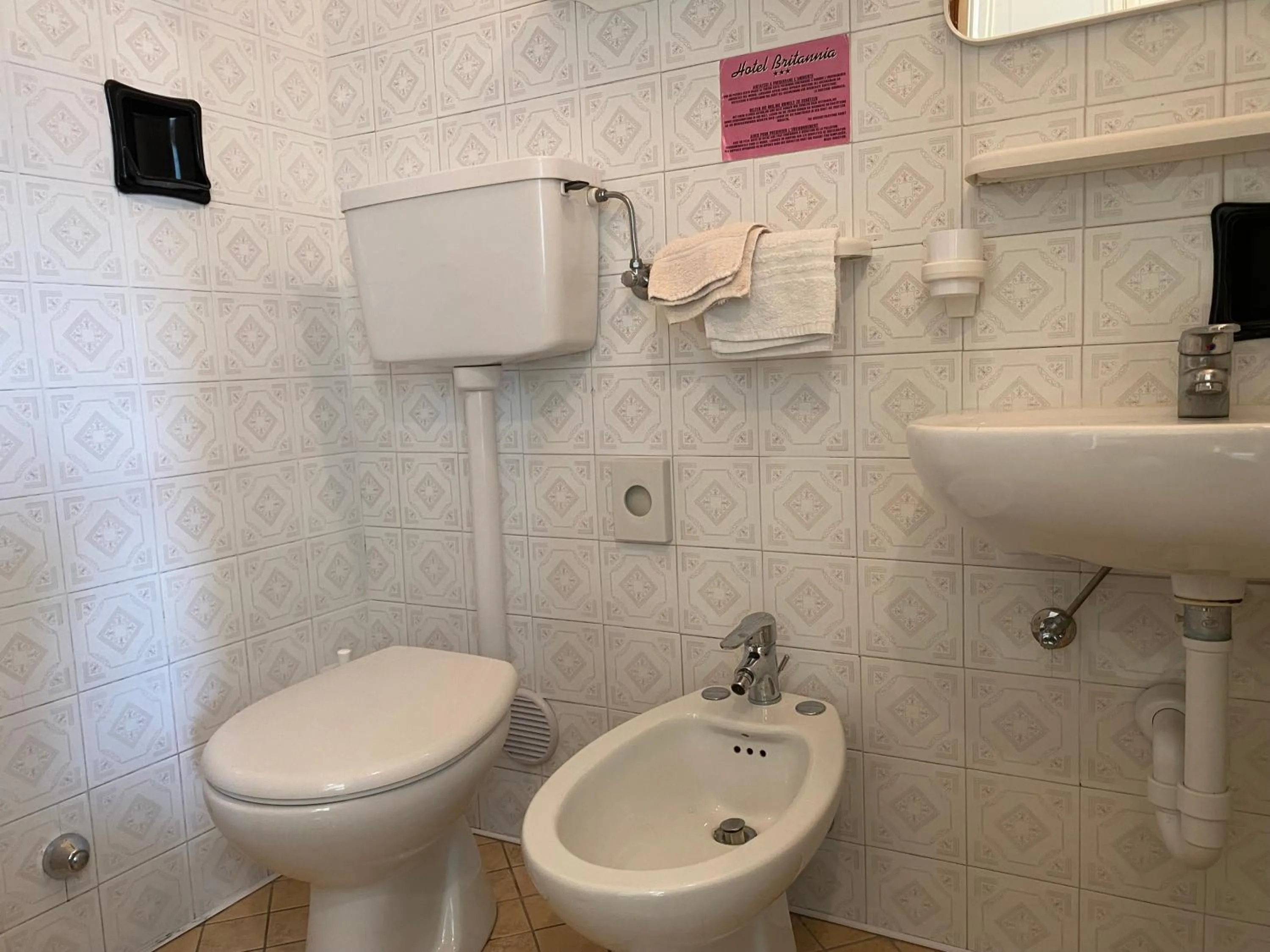 Toilet in Hotel Britannia