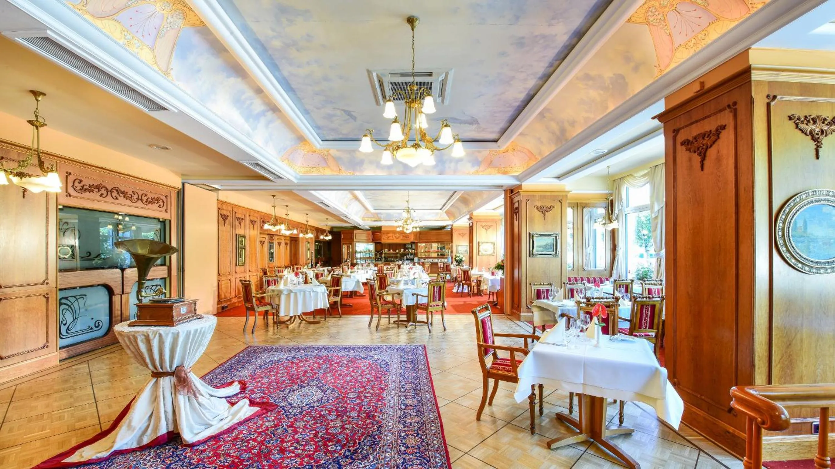 Restaurant/places to eat in Bellevue Rheinhotel